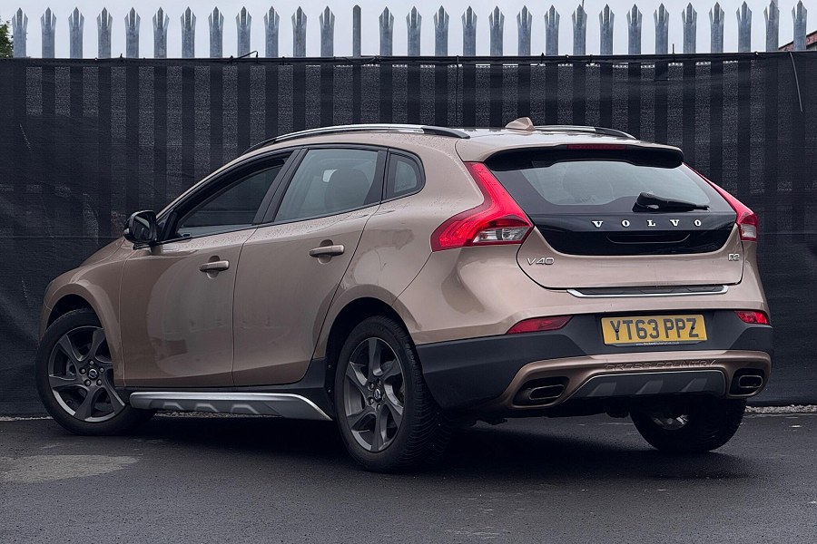 2013 Volvo V40 Cross Country photo 2
