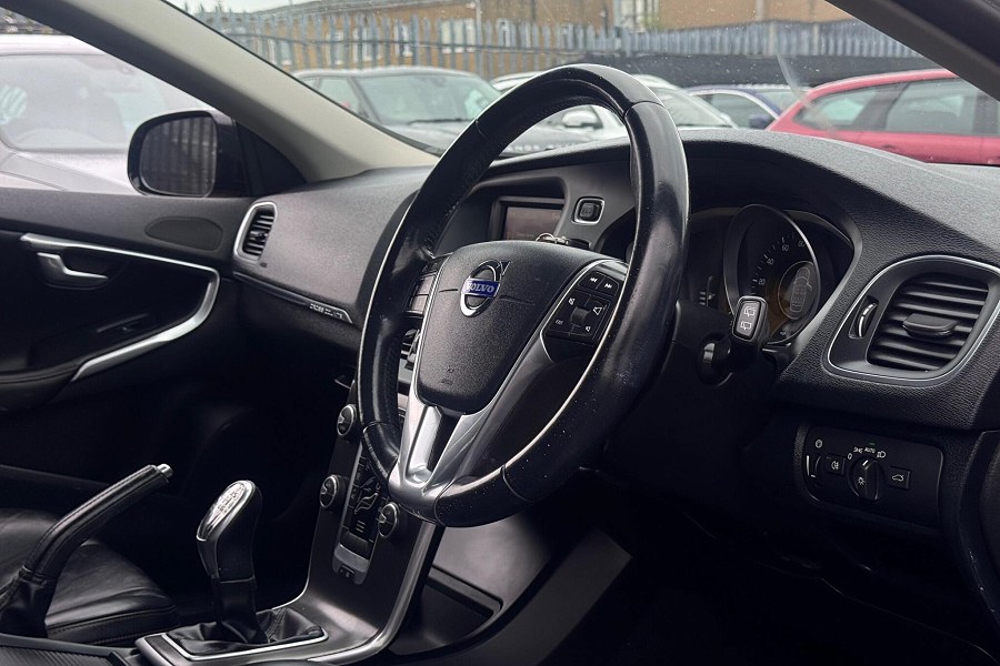 2013 Volvo V40 Cross Country photo 3