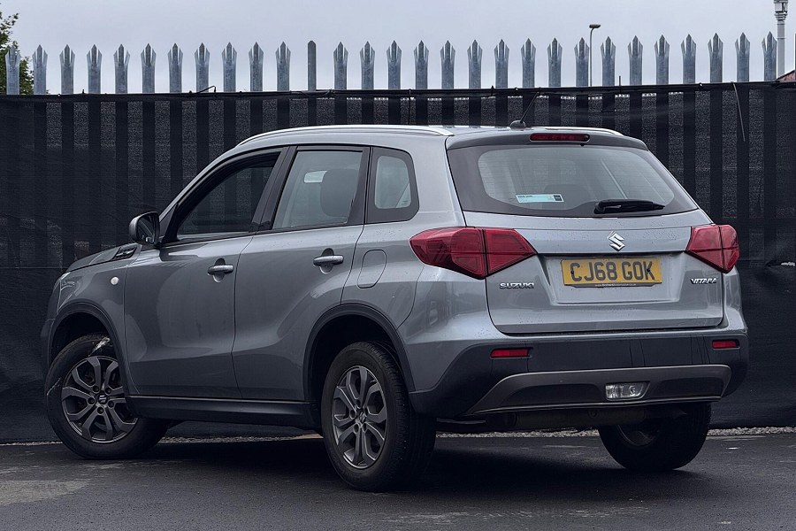 Suzuki Vitara photo 2