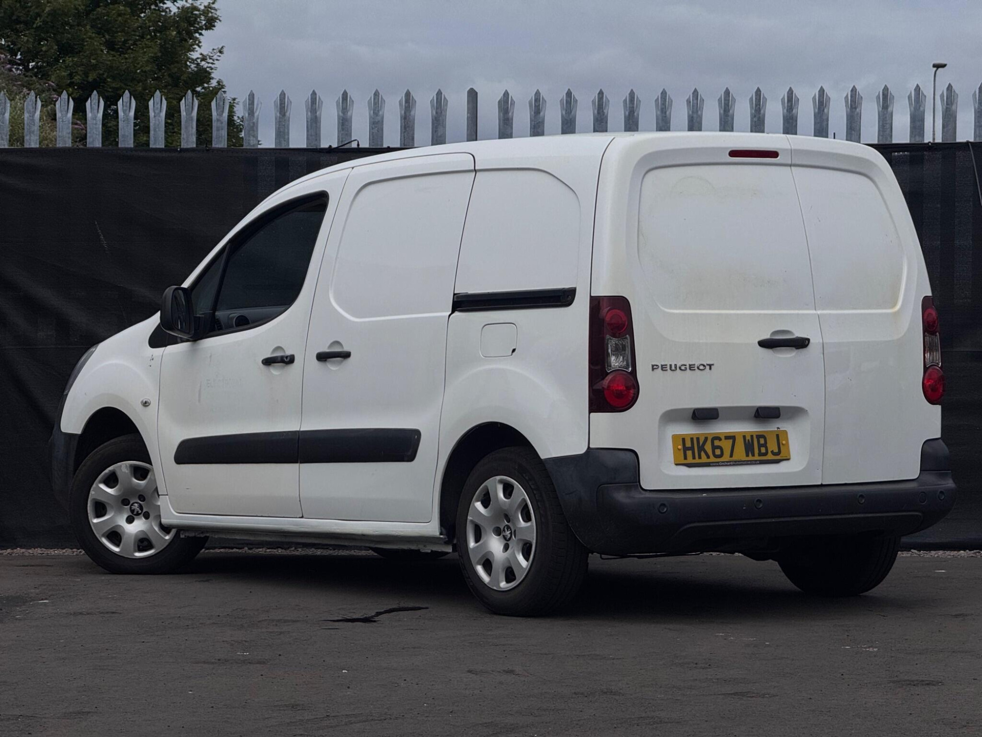 2018 Peugeot Partner image 2
