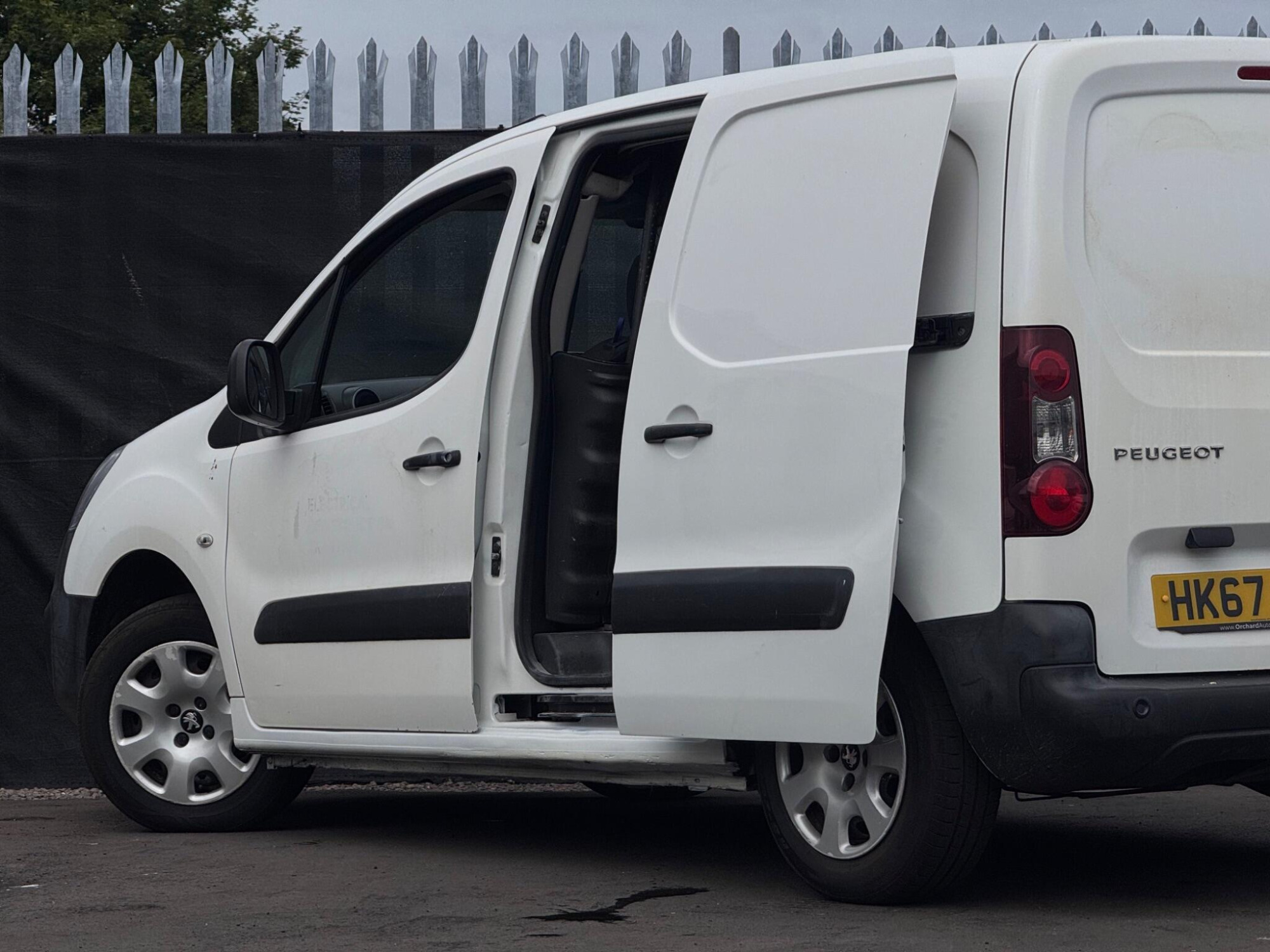 2018 Peugeot Partner image 6