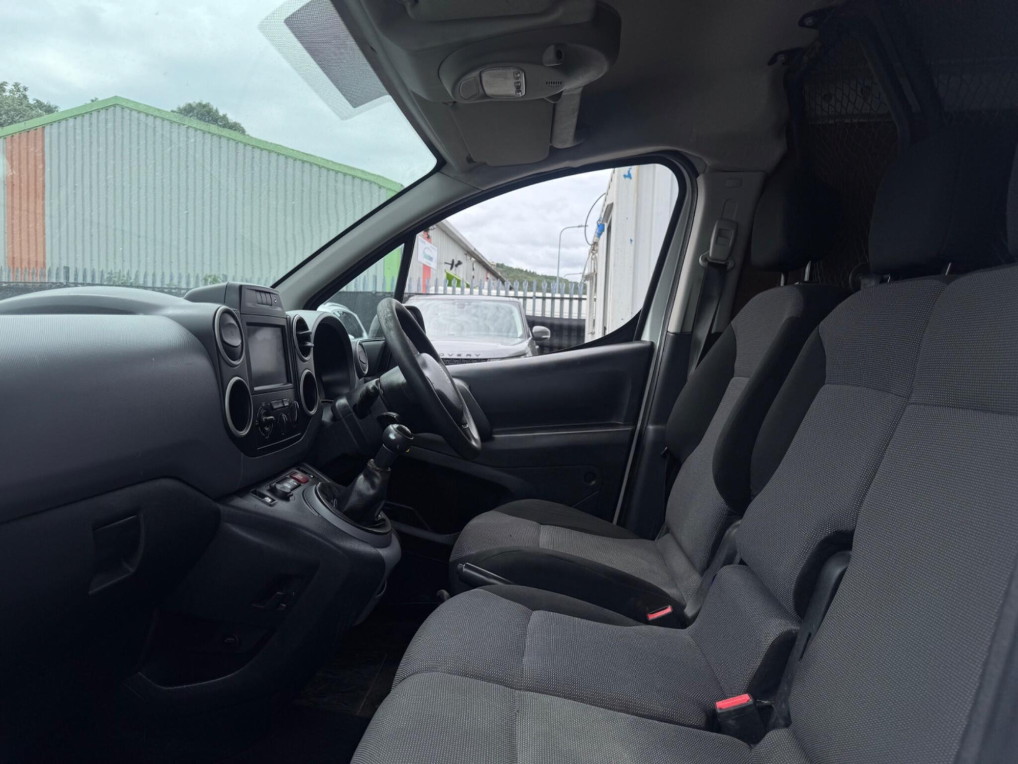 2018 Peugeot Partner image 15