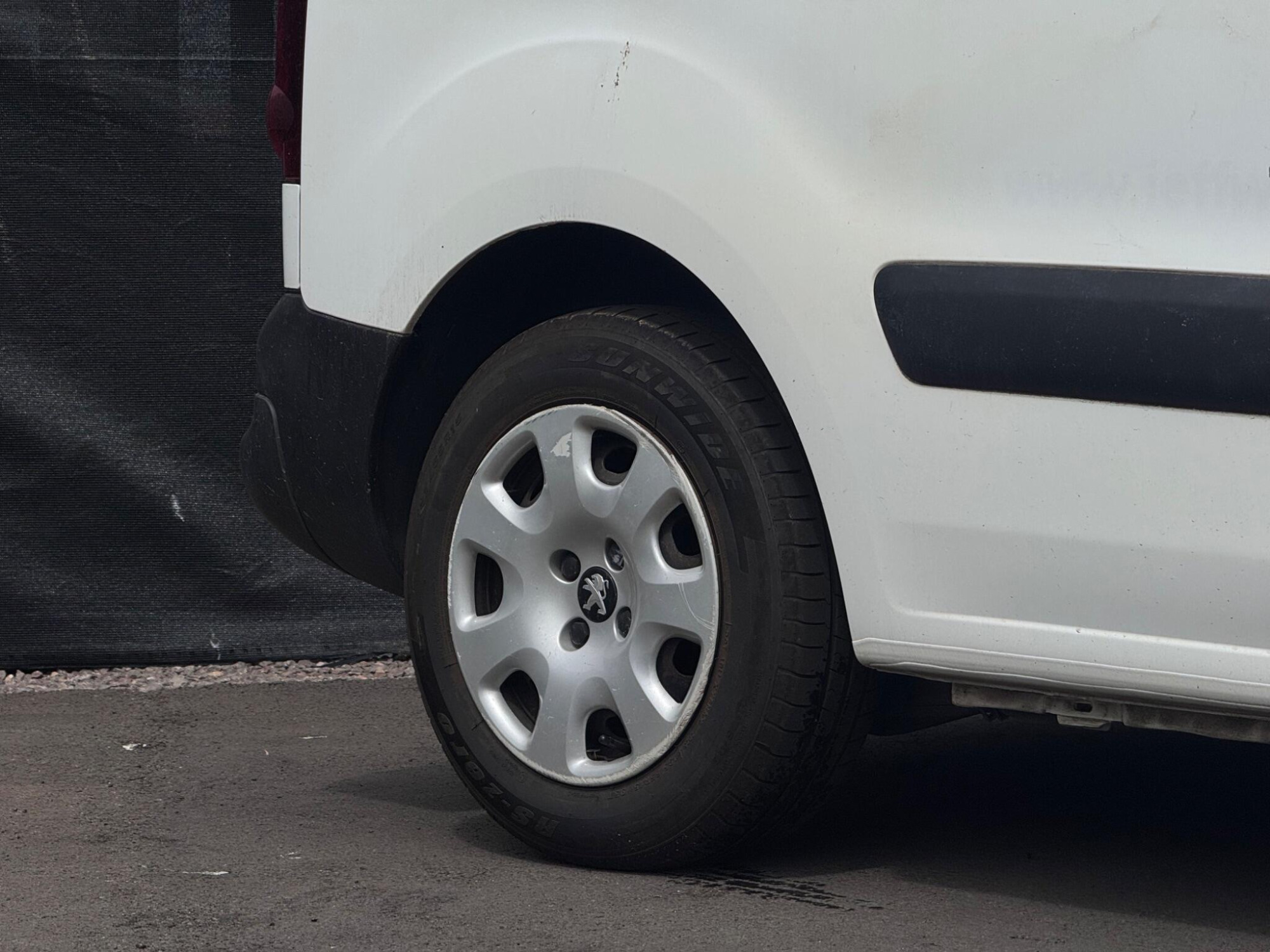 2018 Peugeot Partner image 13