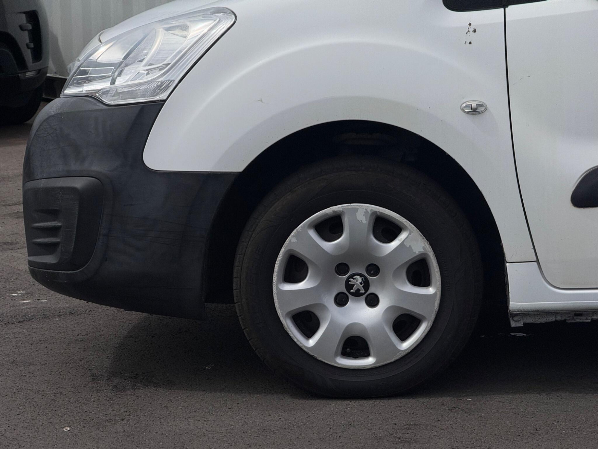 2018 Peugeot Partner image 11