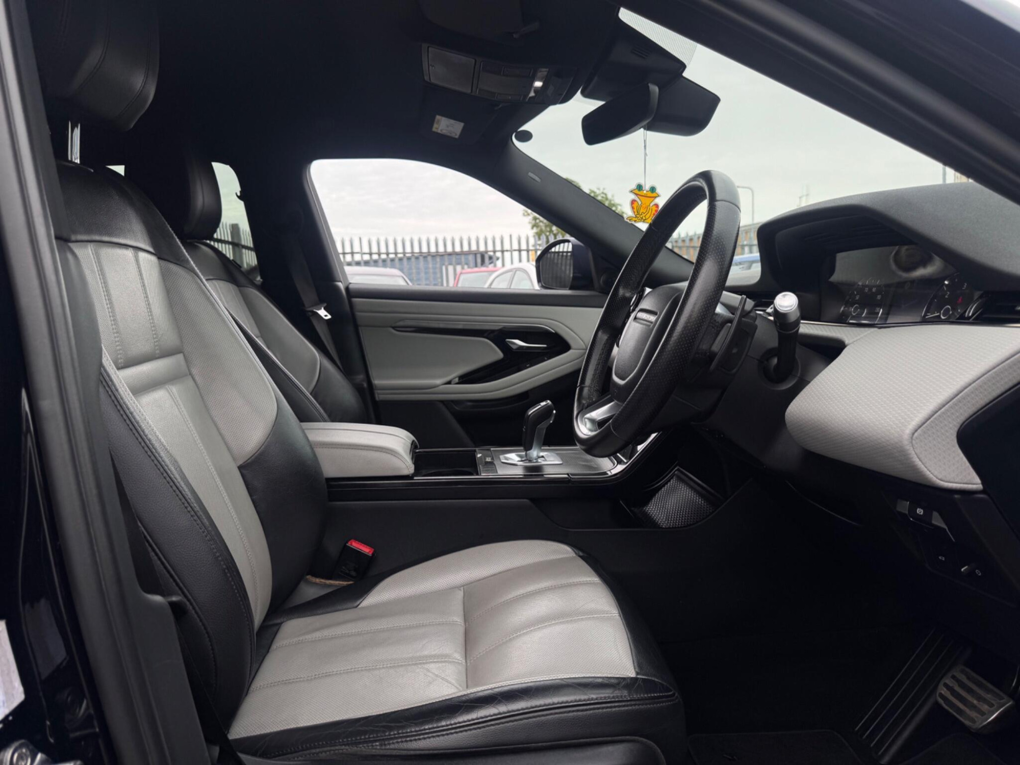 2019 Land Rover Range Rover Evoque image 18