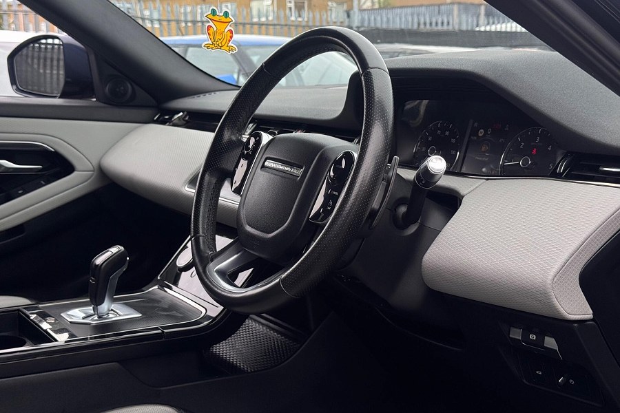 2019 Land Rover Range Rover Evoque photo 3