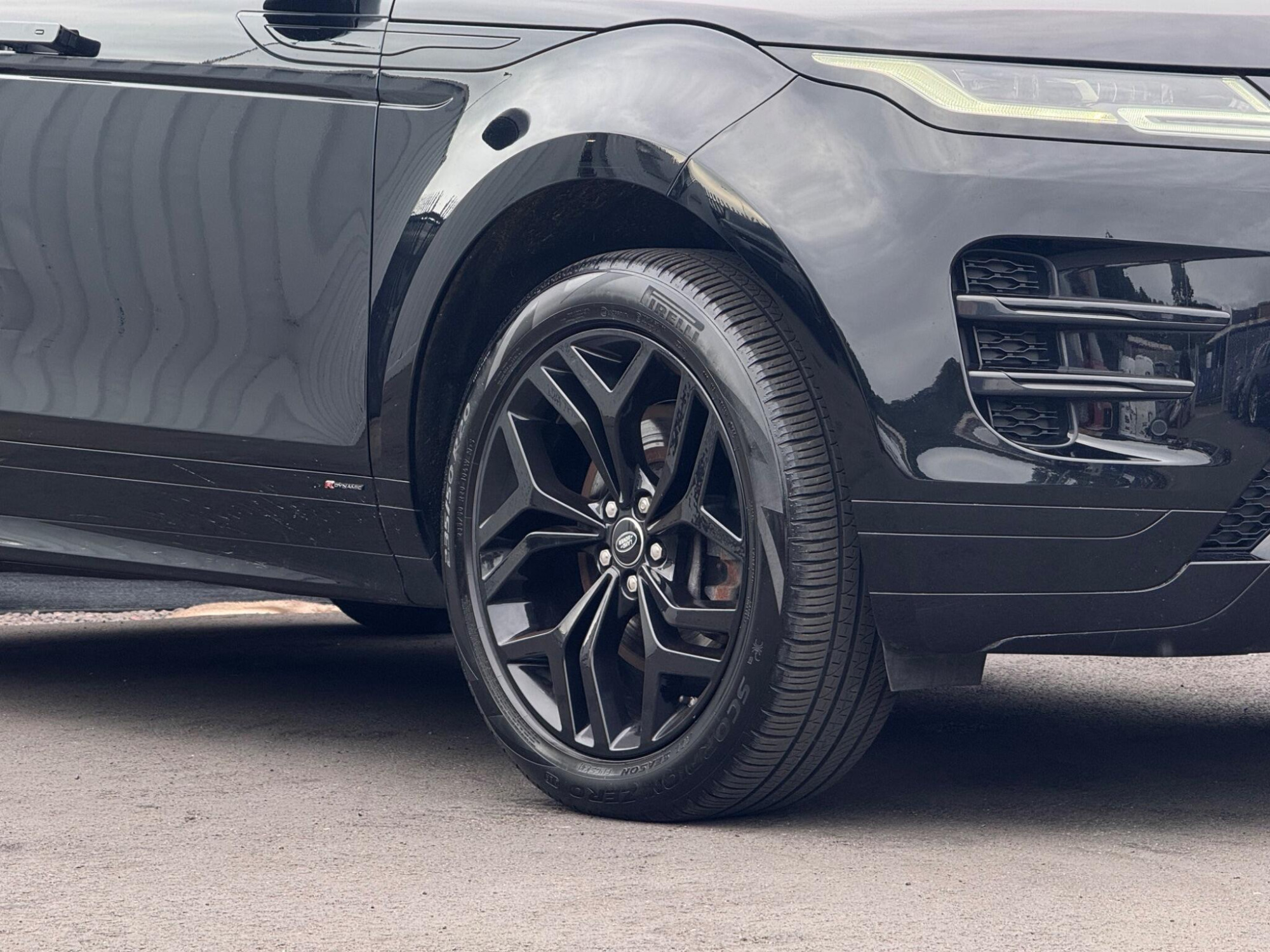 2019 Land Rover Range Rover Evoque image 24