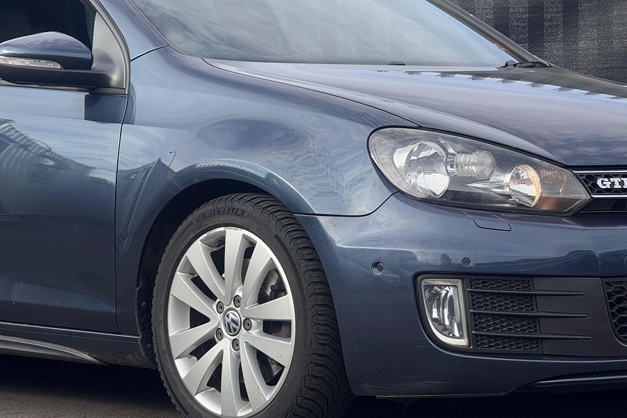 2011 Volkswagen Golf photo 12