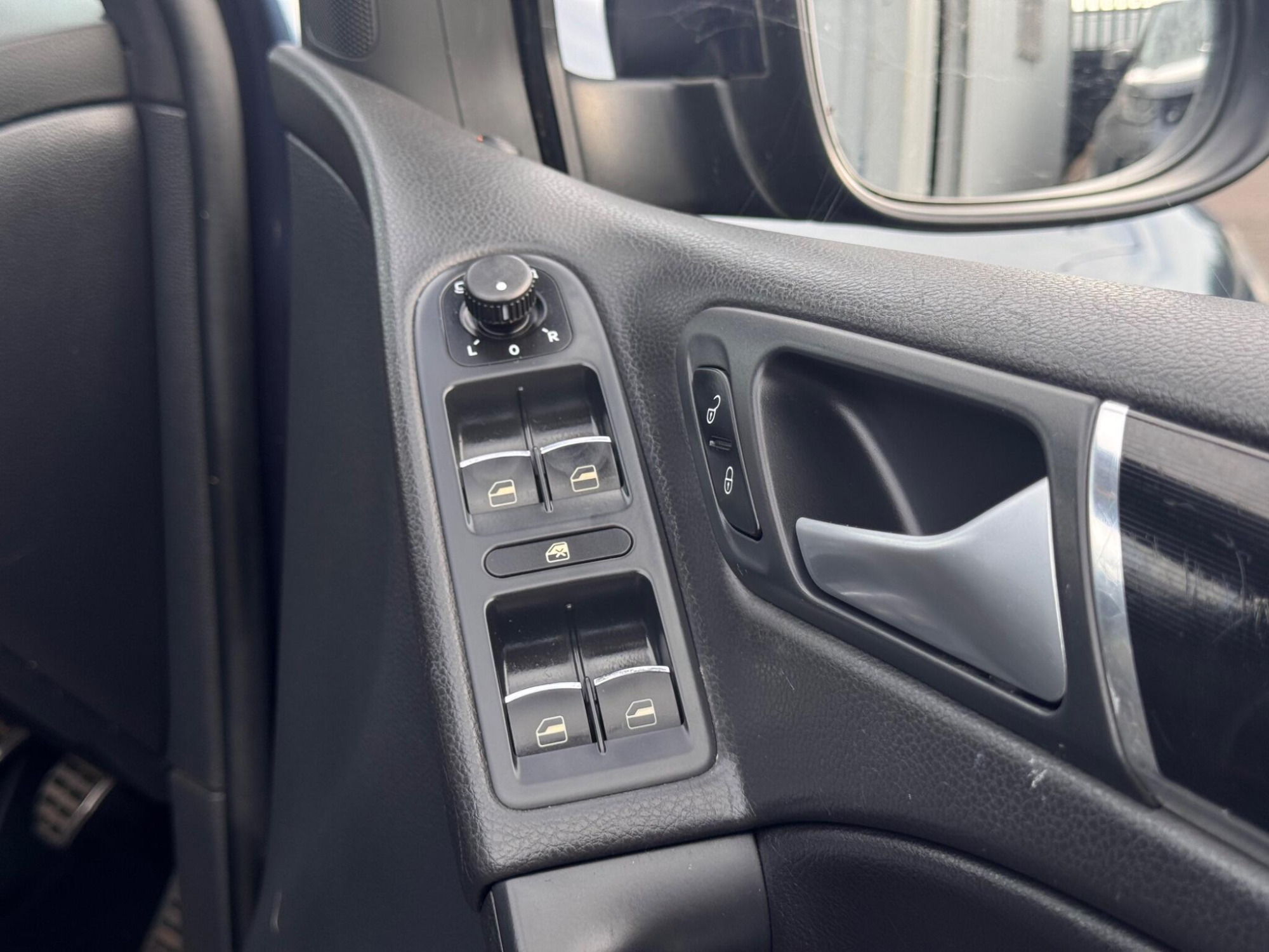 2011 Volkswagen Golf image 19