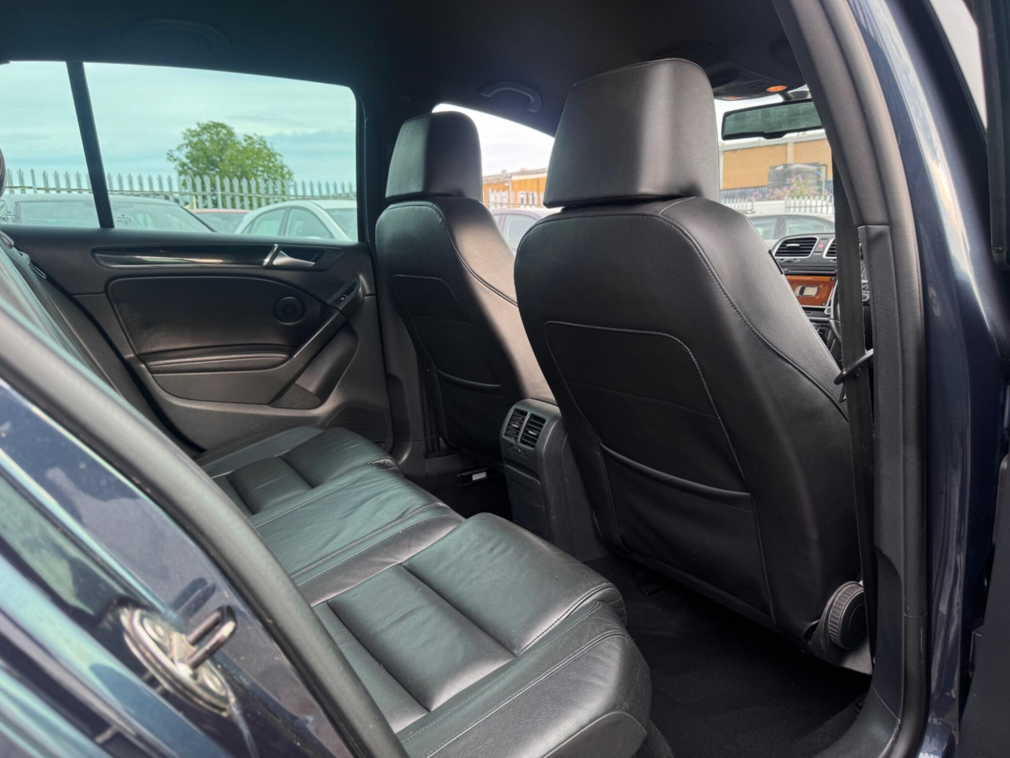 2011 Volkswagen Golf image 20