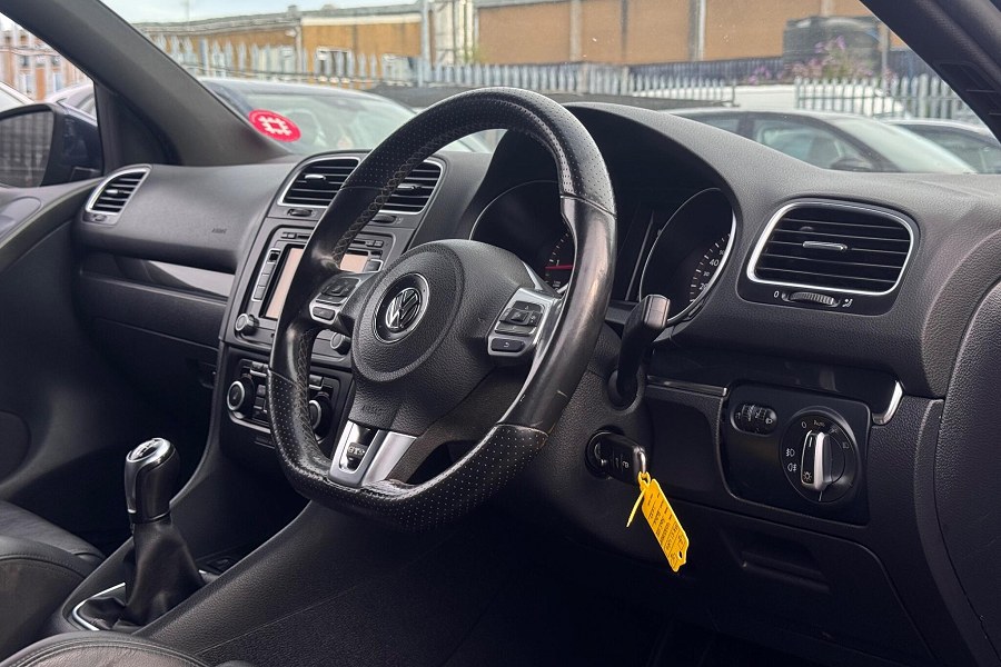 2011 Volkswagen Golf photo 3