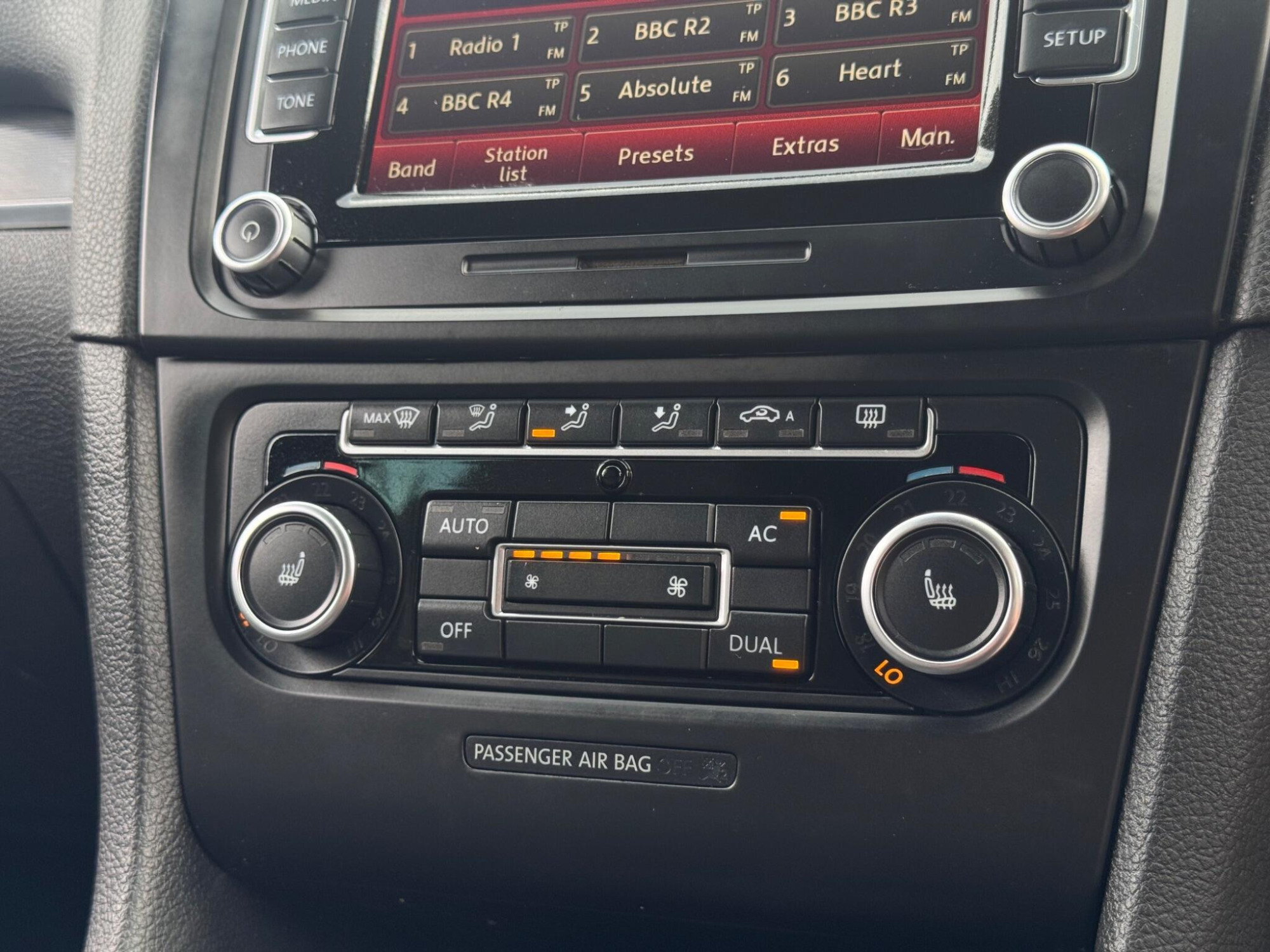 2011 Volkswagen Golf image 28