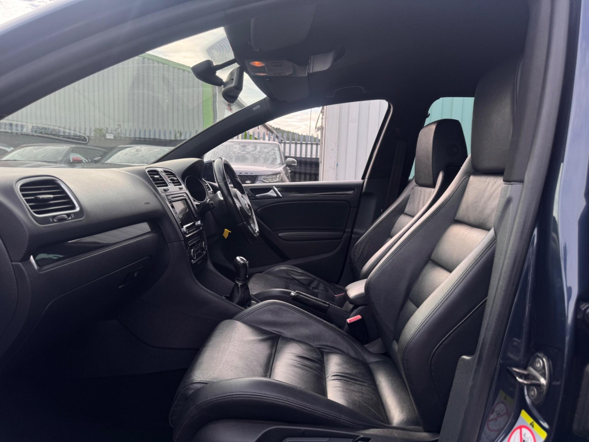 2011 Volkswagen Golf image 17