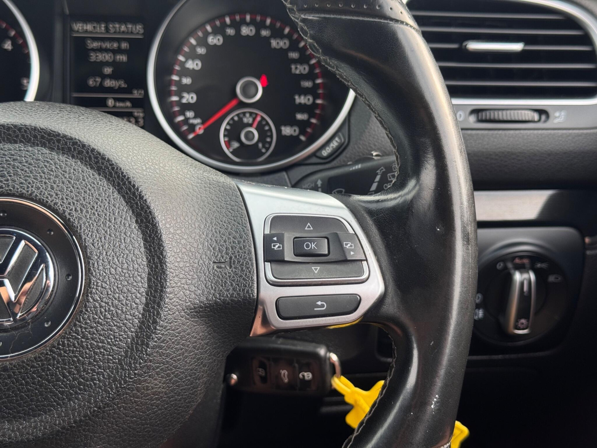 2011 Volkswagen Golf image 25