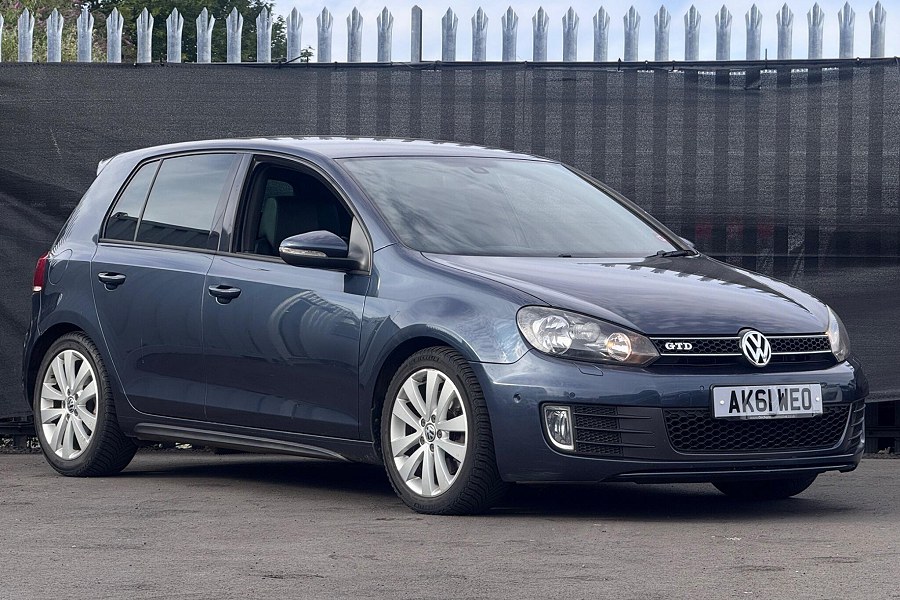 2011 Volkswagen Golf photo 1