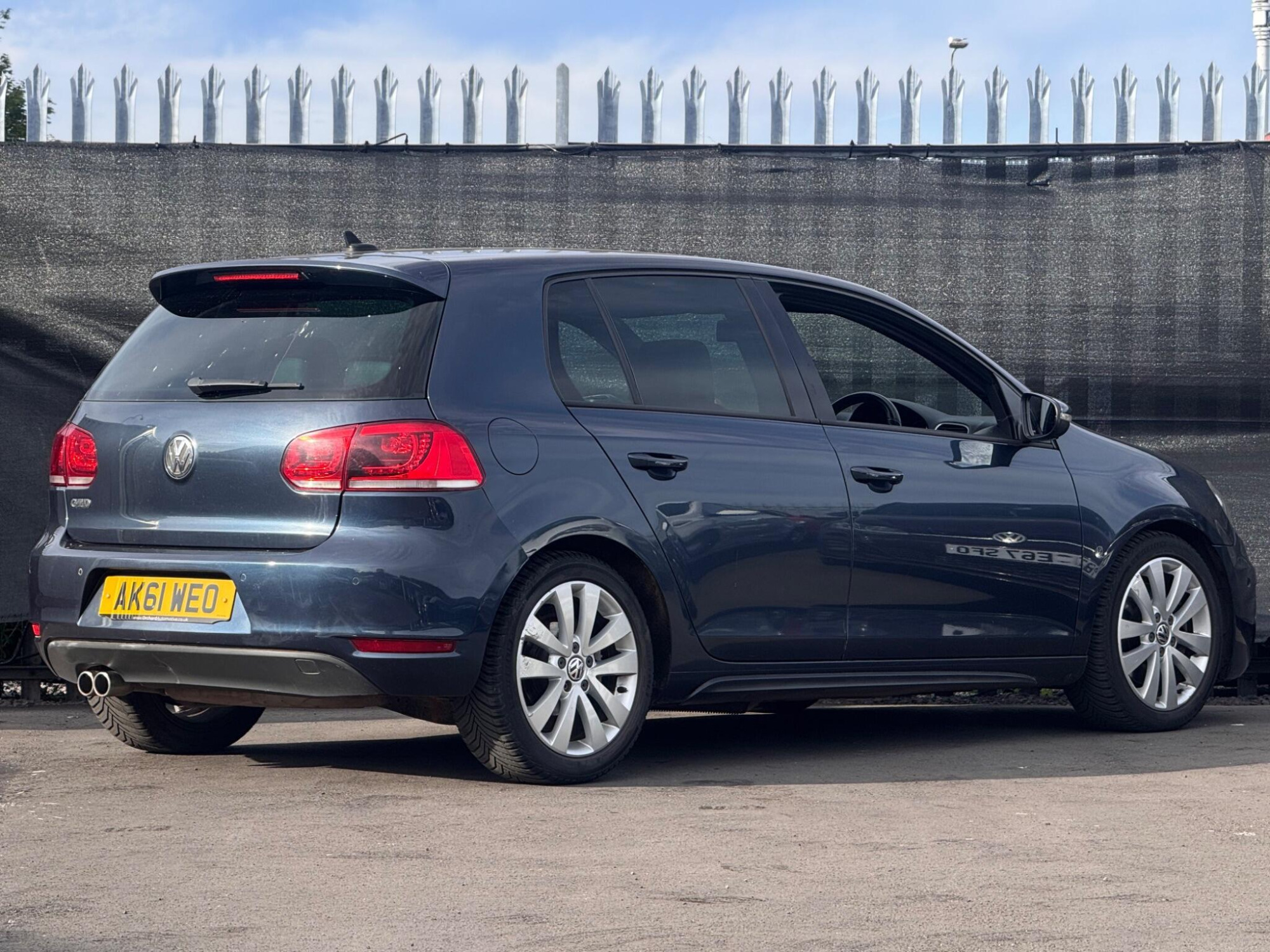 2011 Volkswagen Golf image 9