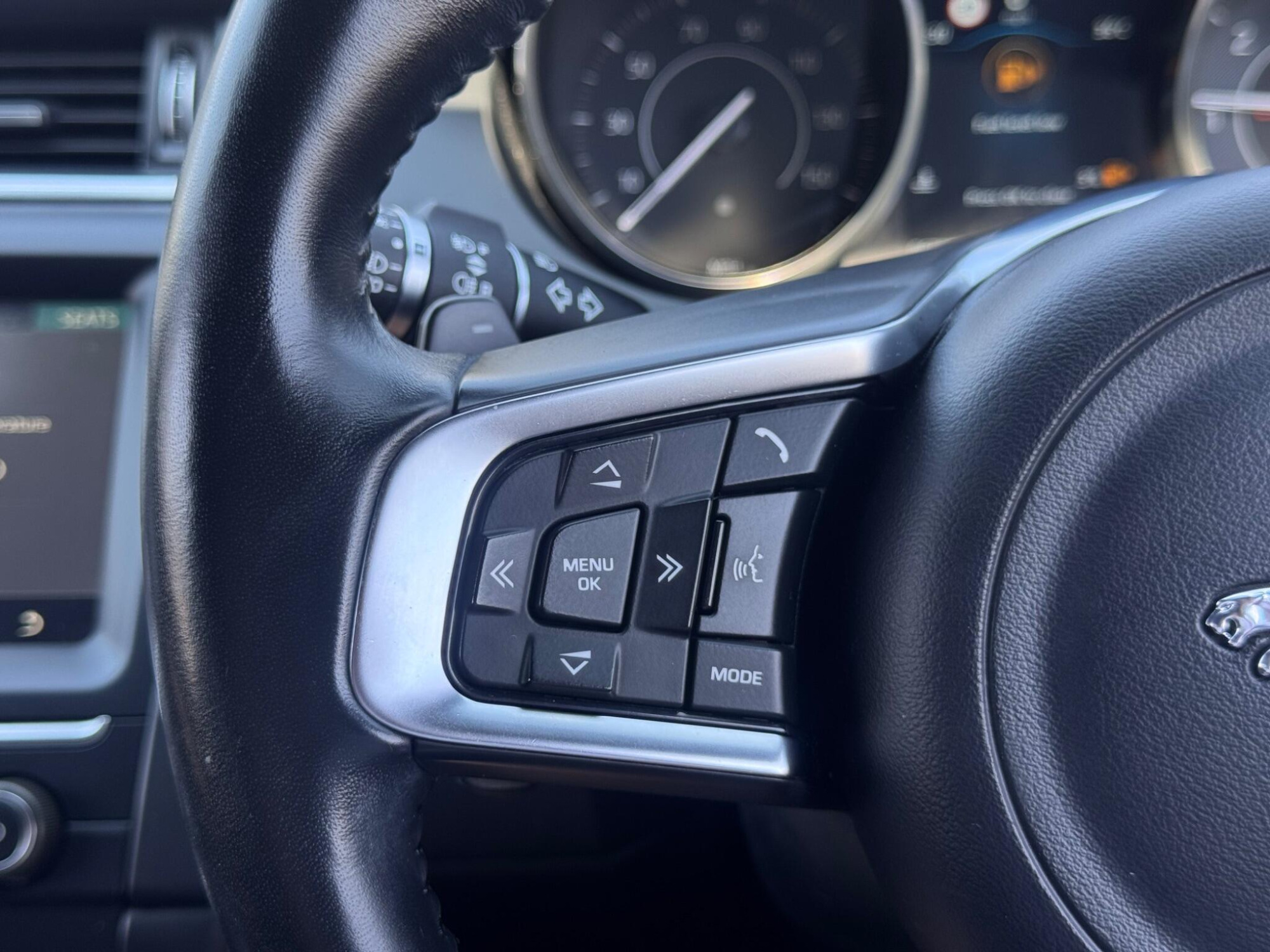 2018 Jaguar E-PACE image 37