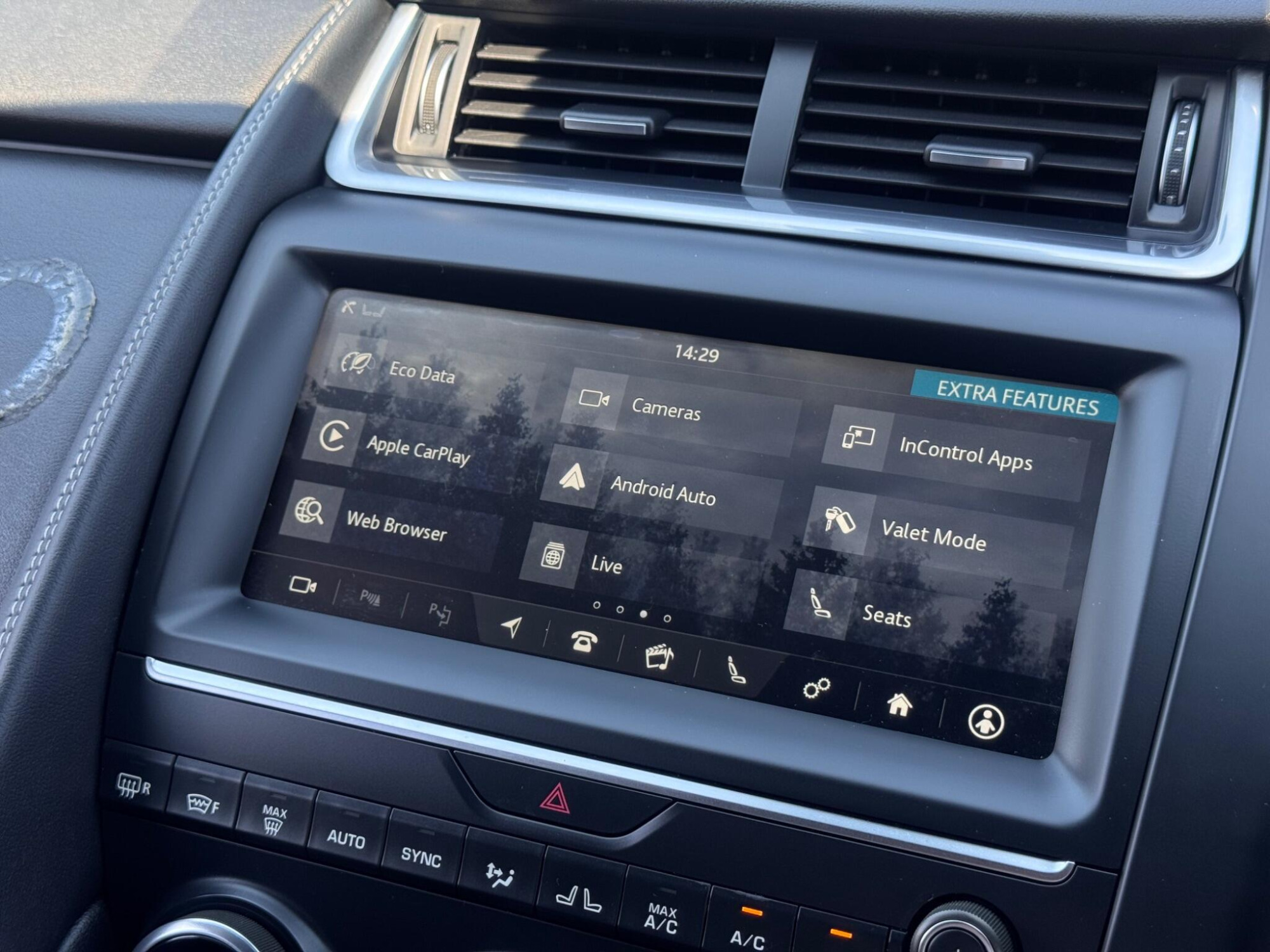 2018 Jaguar E-PACE image 31
