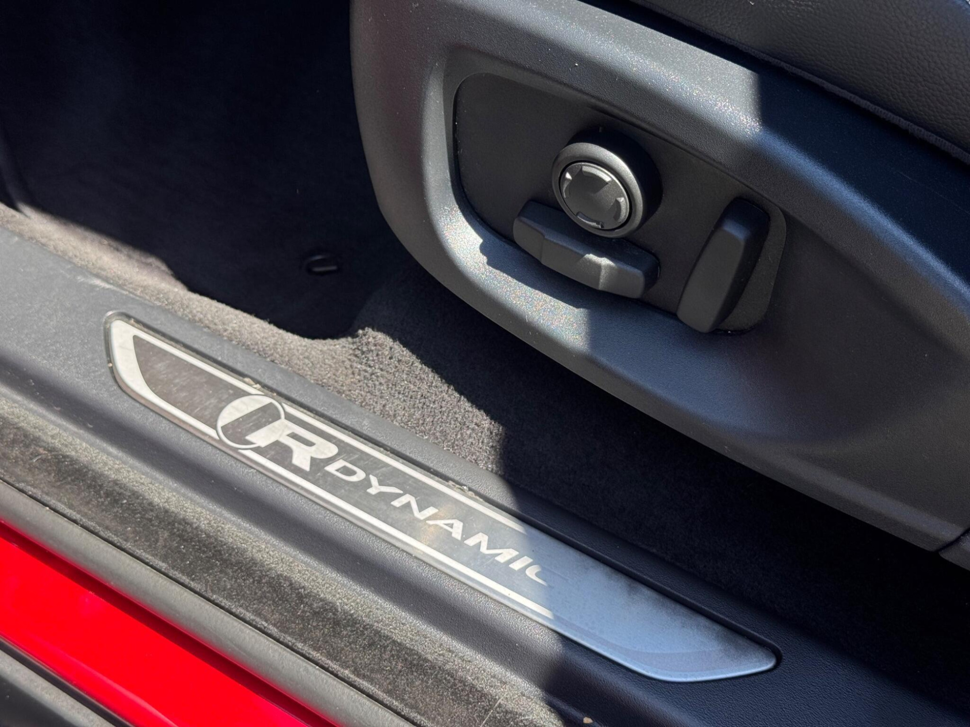 2018 Jaguar E-PACE image 19