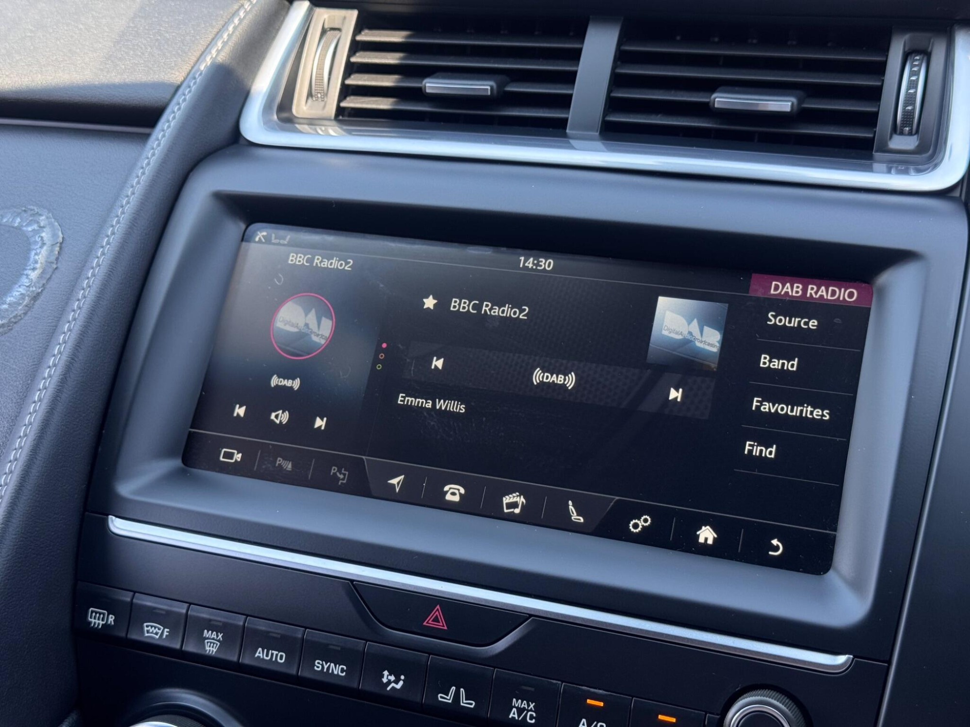 2018 Jaguar E-PACE image 34