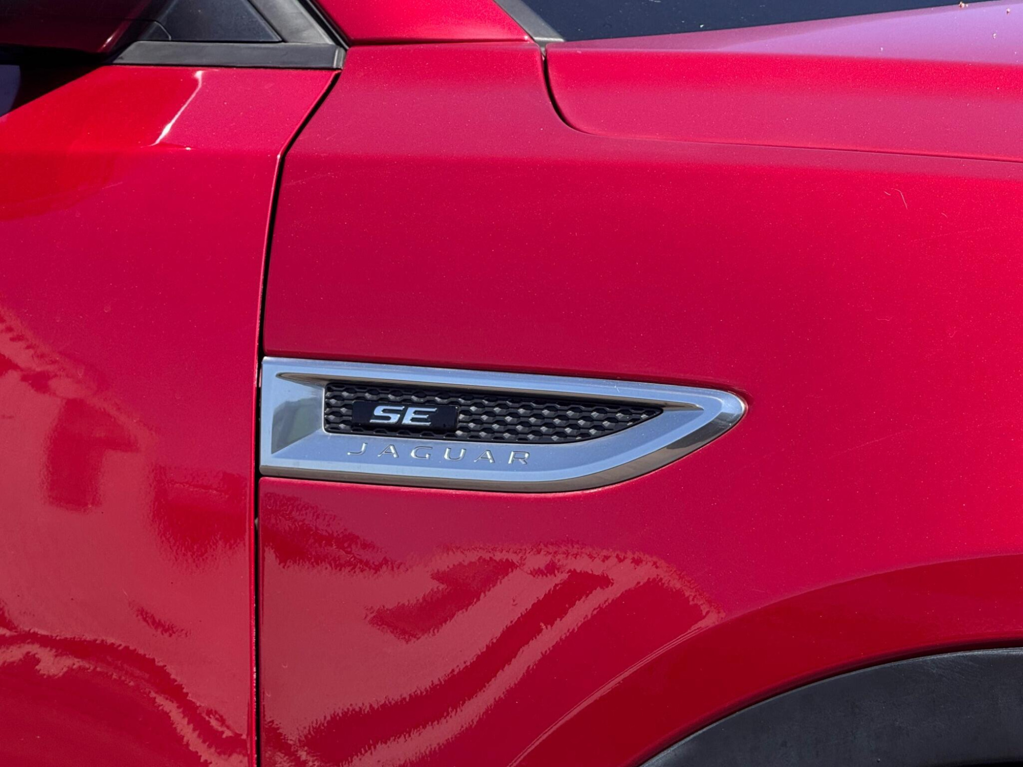 2018 Jaguar E-PACE image 12