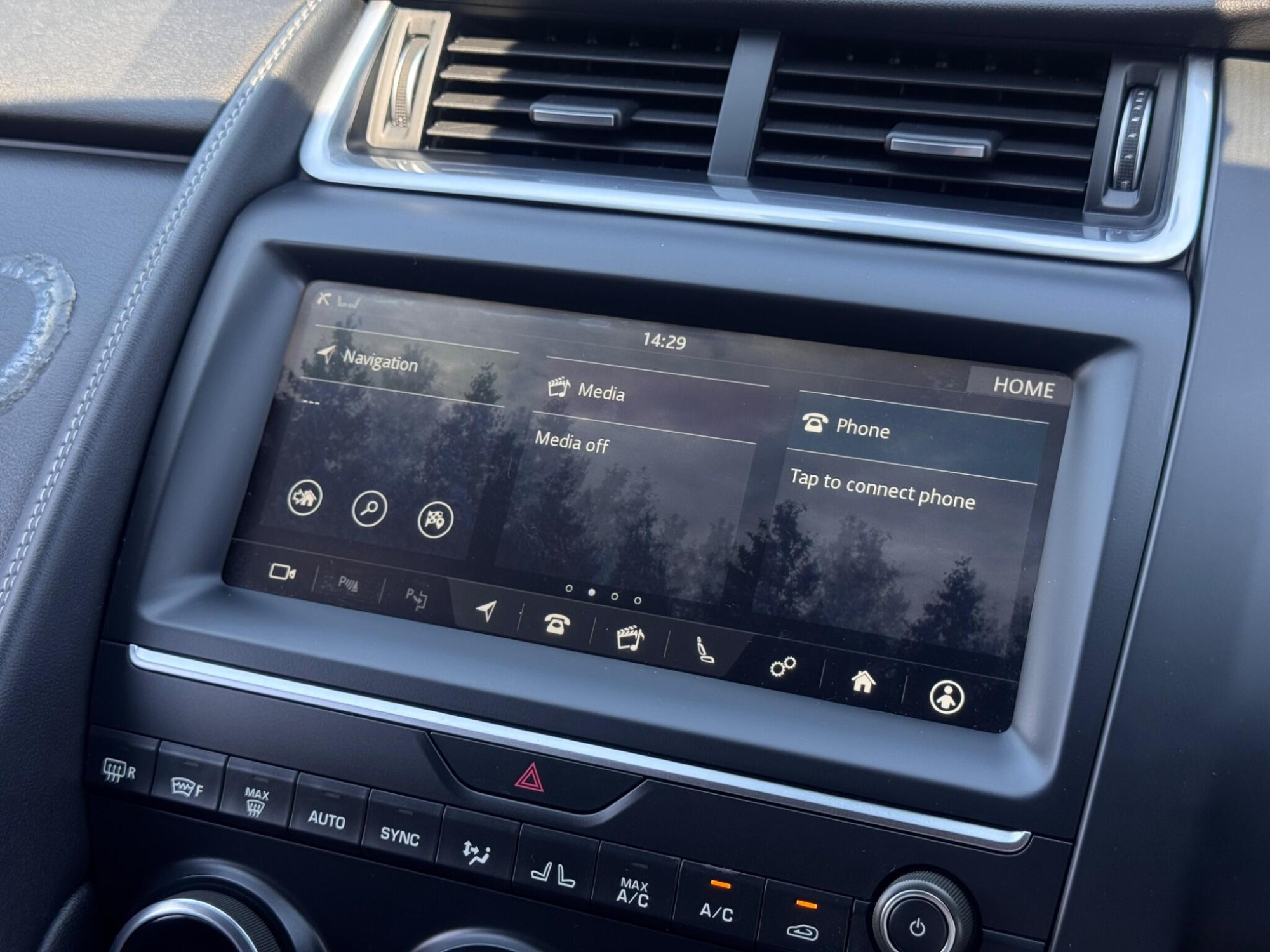2018 Jaguar E-PACE image 30