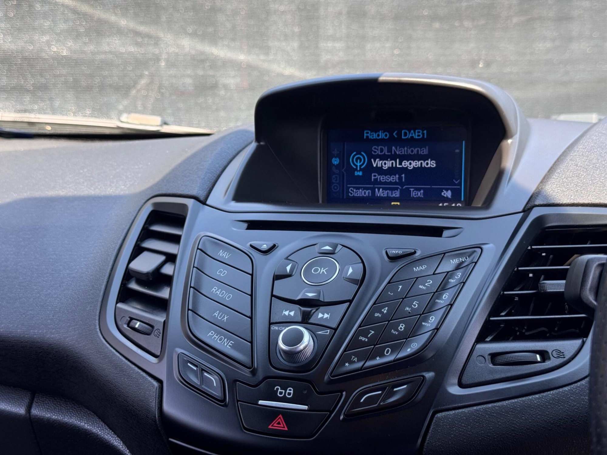 2017 Ford Fiesta image 29