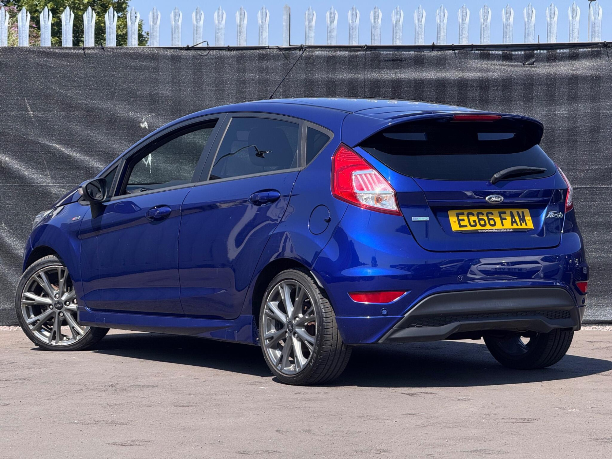 2017 Ford Fiesta image 2