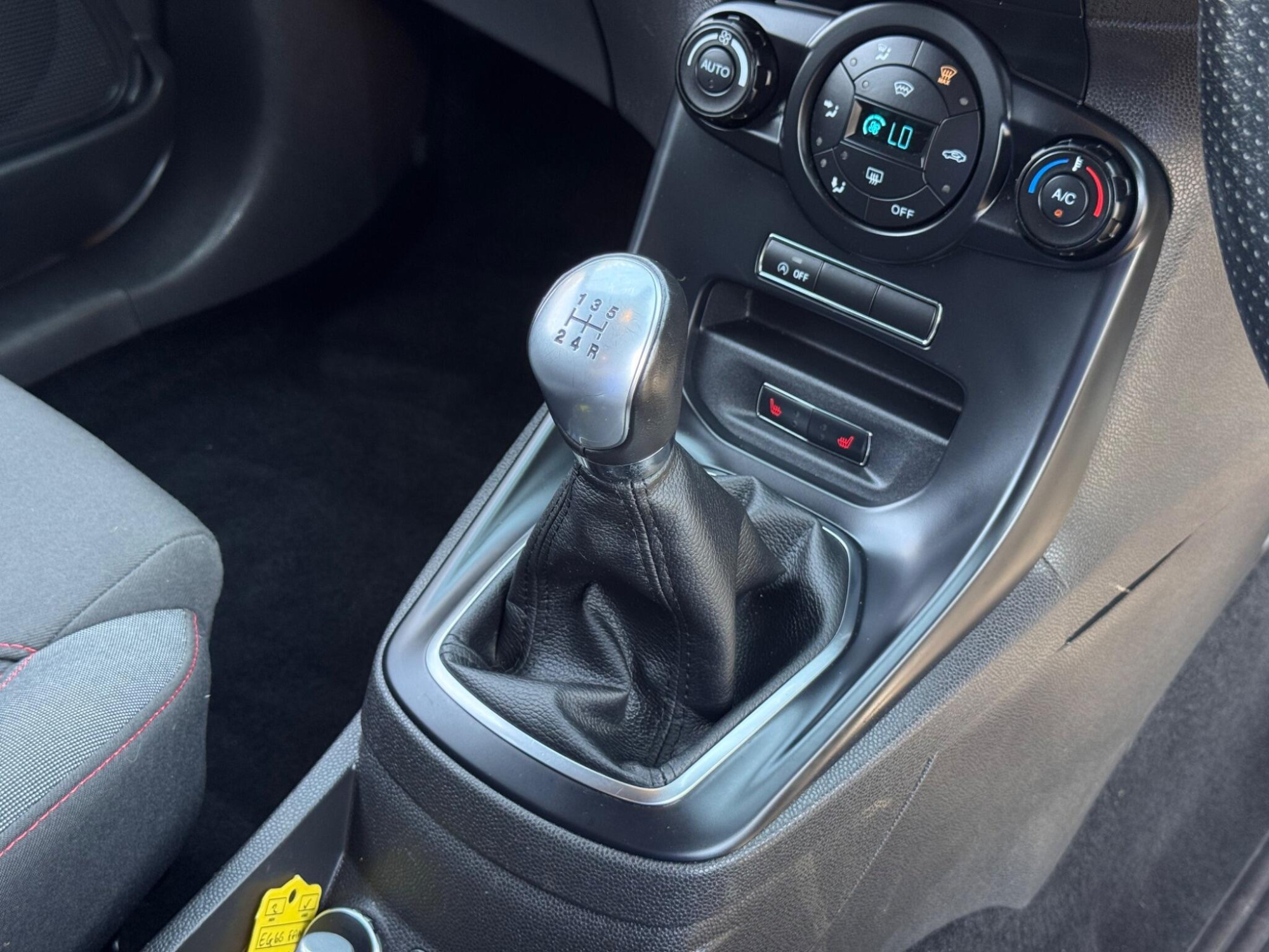 2017 Ford Fiesta image 14
