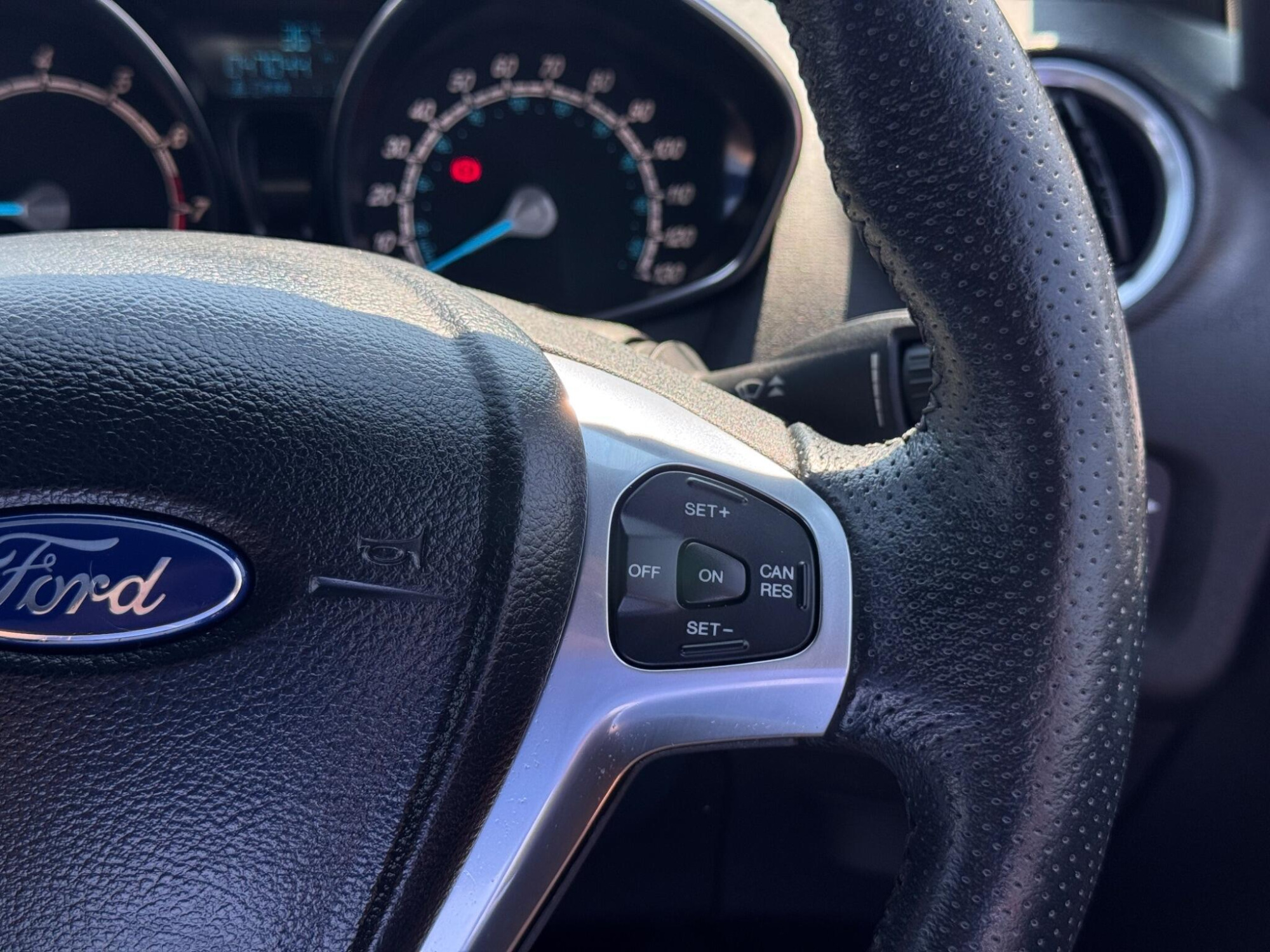 2017 Ford Fiesta image 19