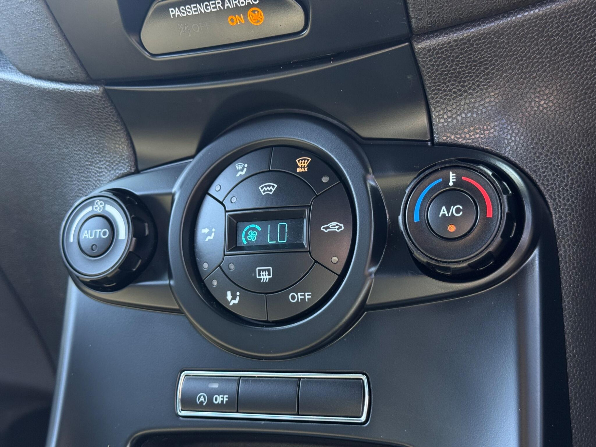 2017 Ford Fiesta image 17