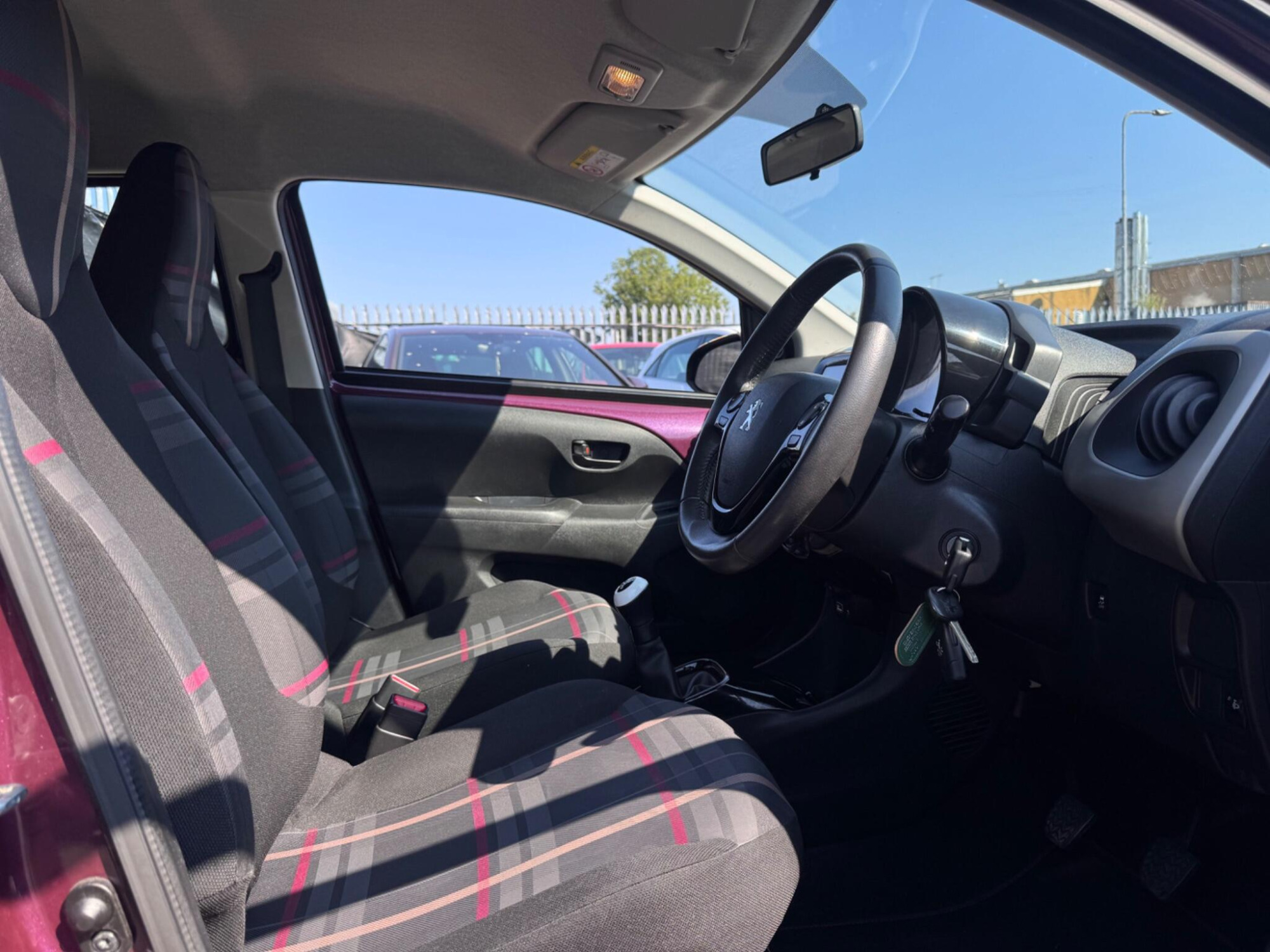 2014 Peugeot 108 image 12