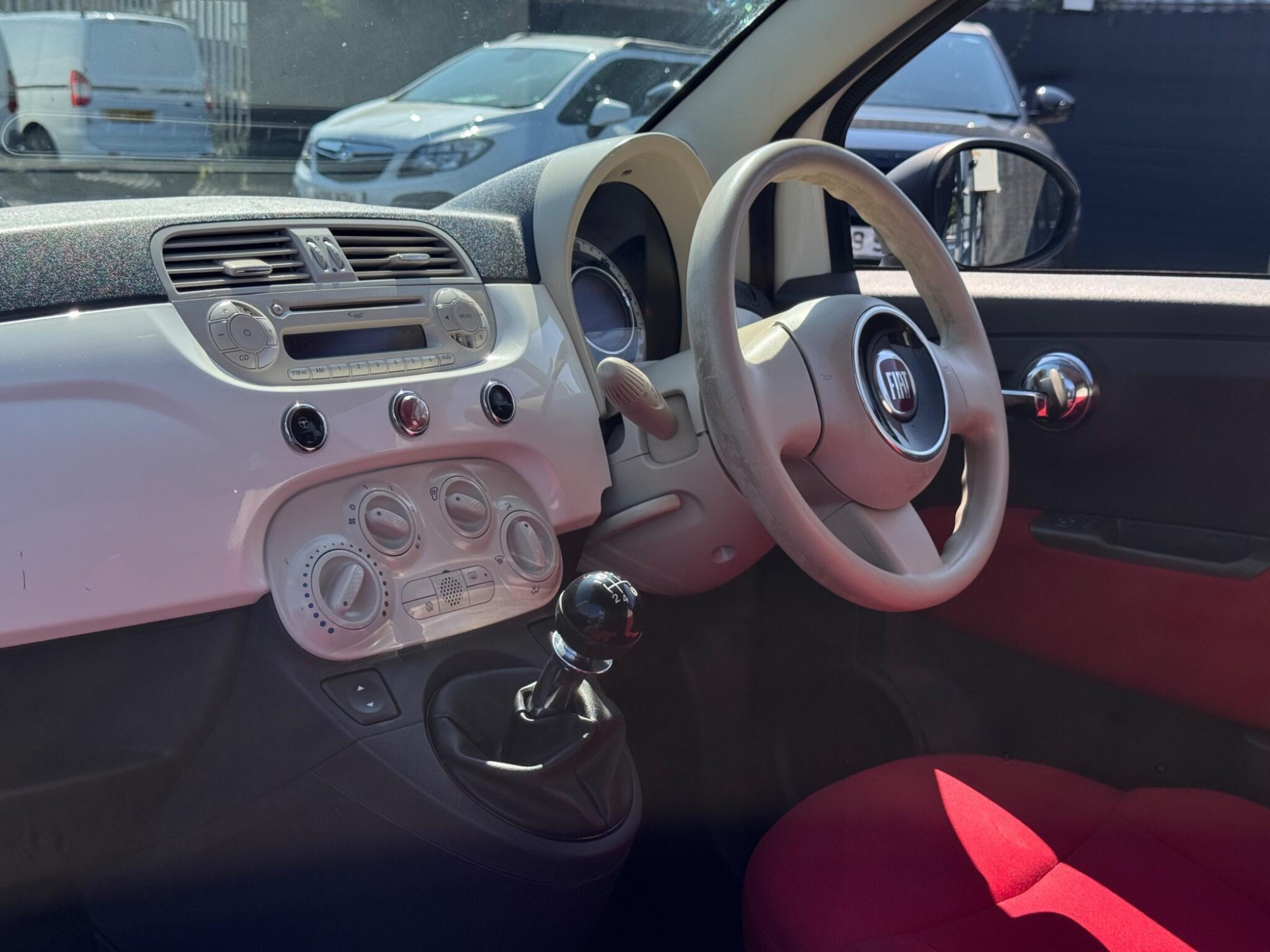 2014 Fiat 500 image 10