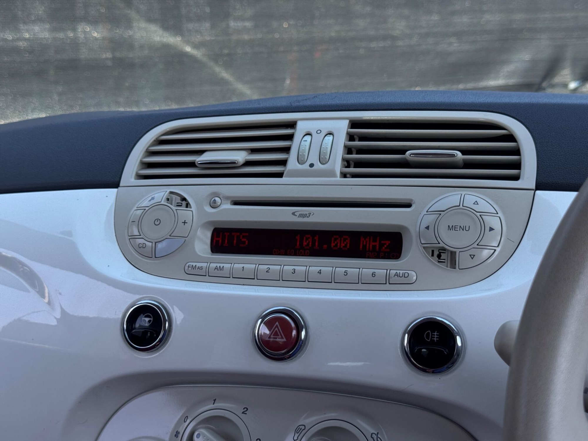 2014 Fiat 500 image 16