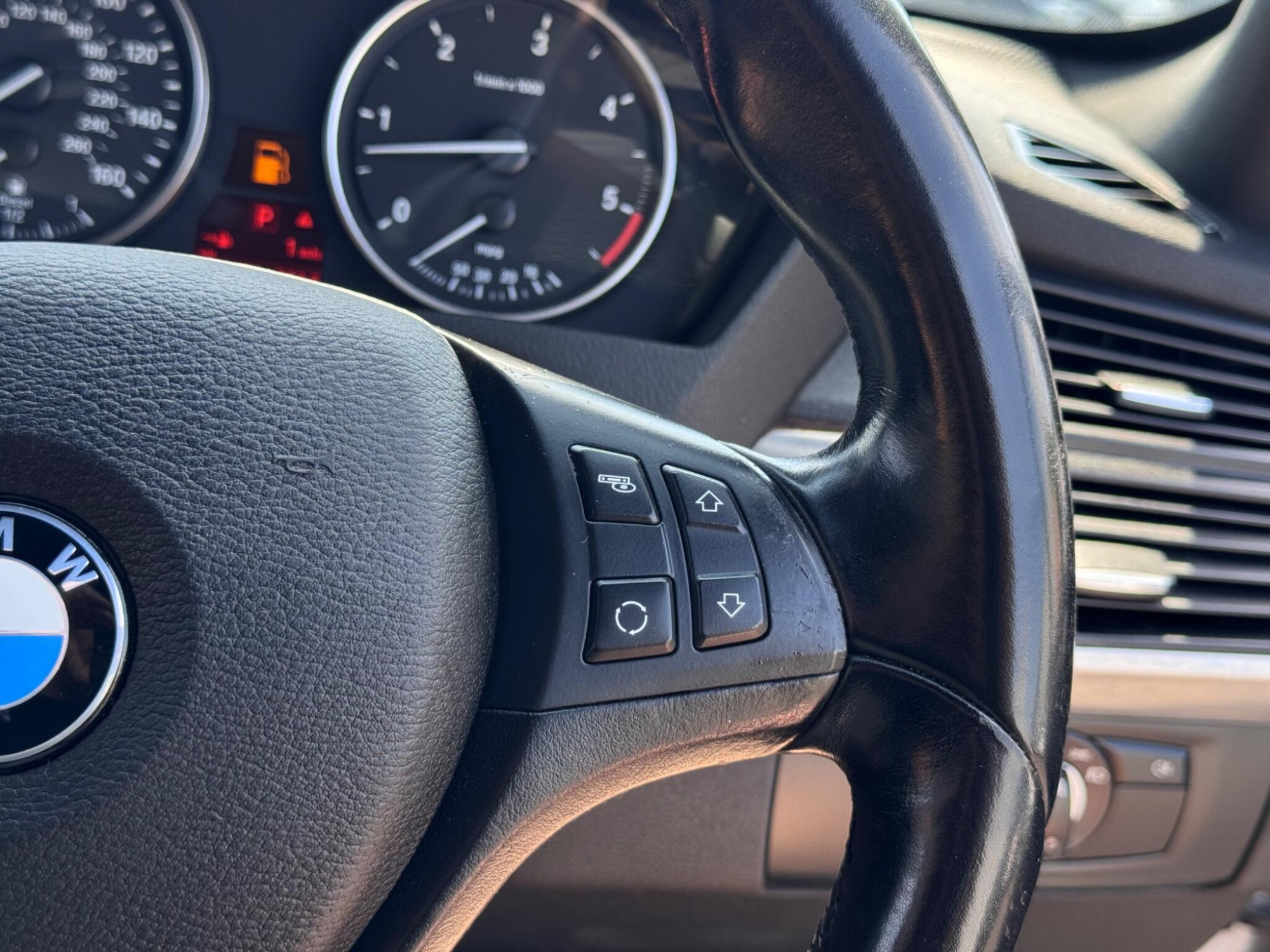 2011 BMW X5 image 24