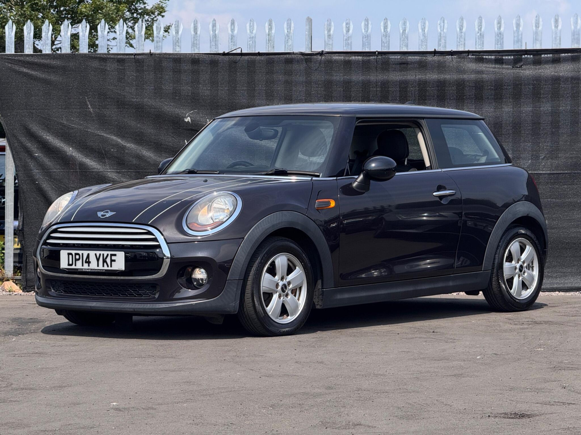 2014 MINI Hatch image 10