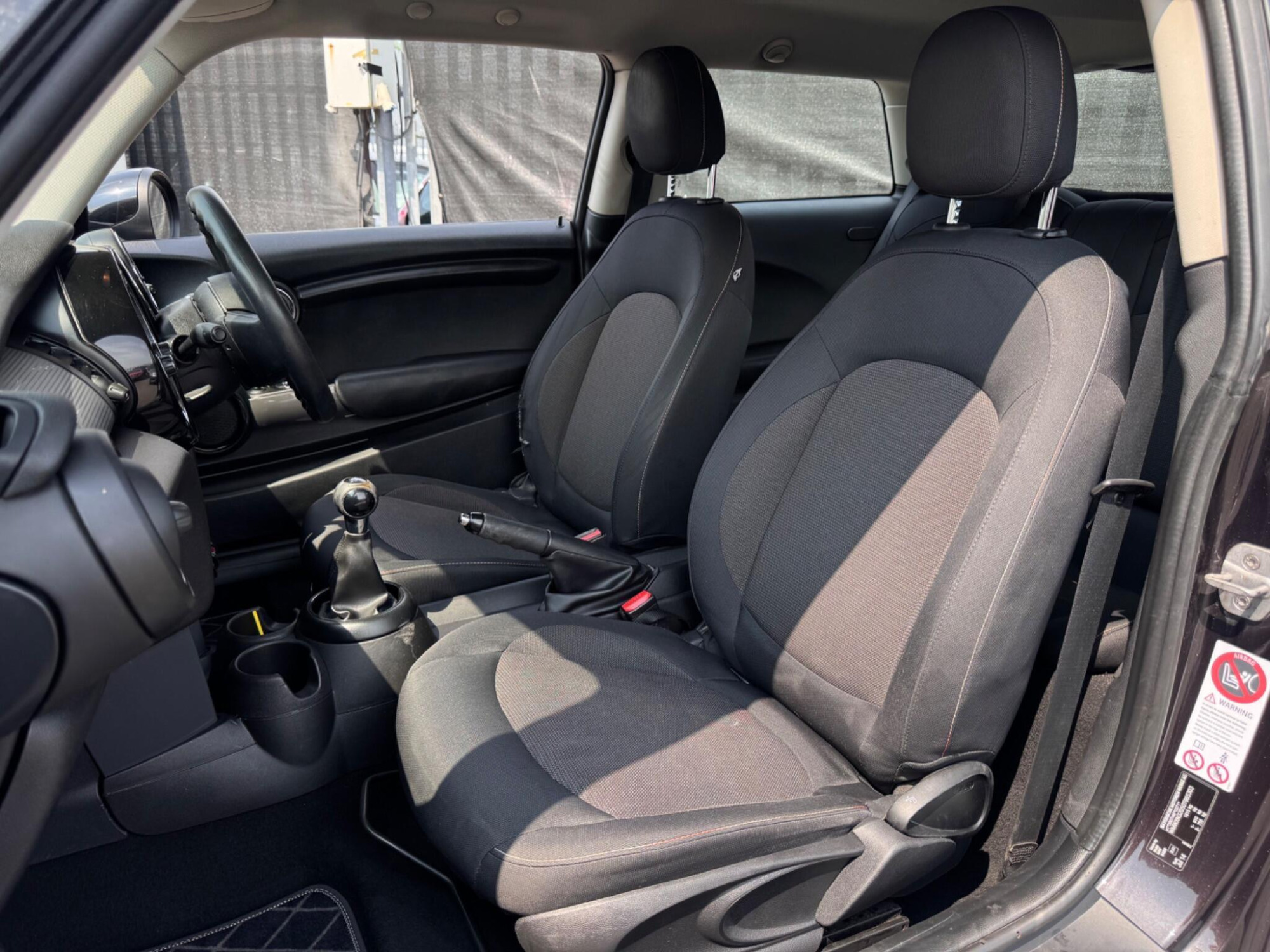 2014 MINI Hatch image 24