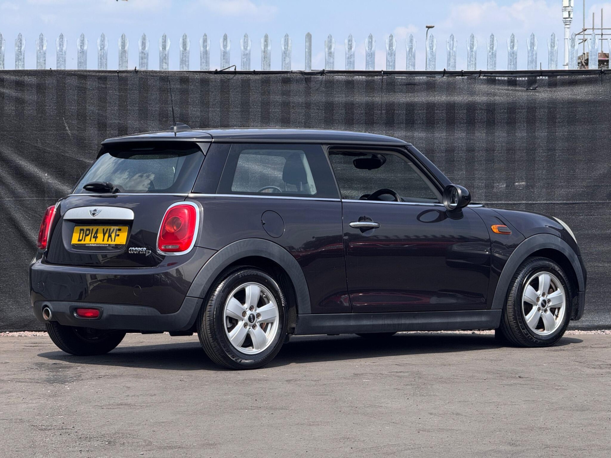 2014 MINI Hatch image 8