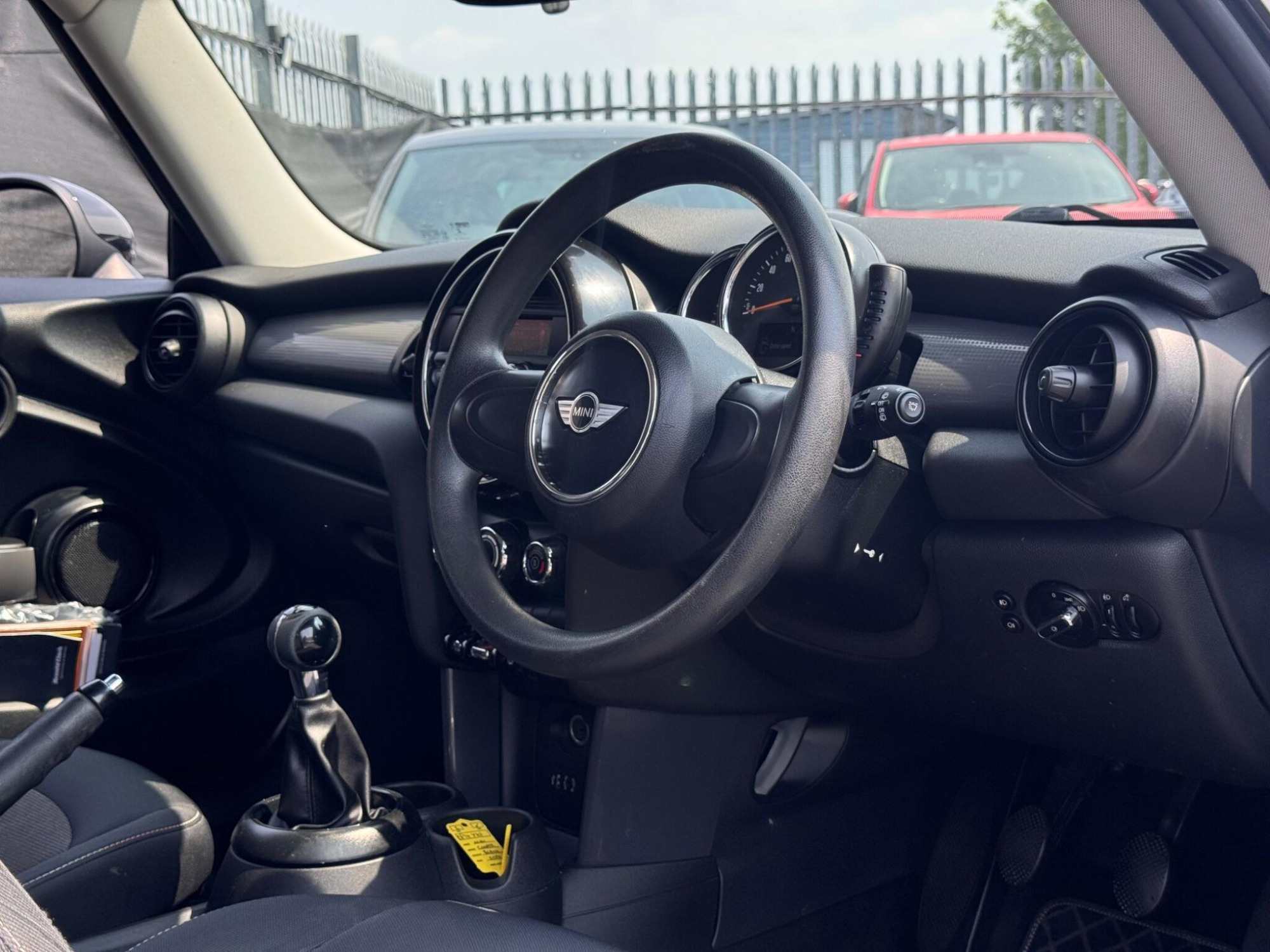 2014 MINI Hatch image 14