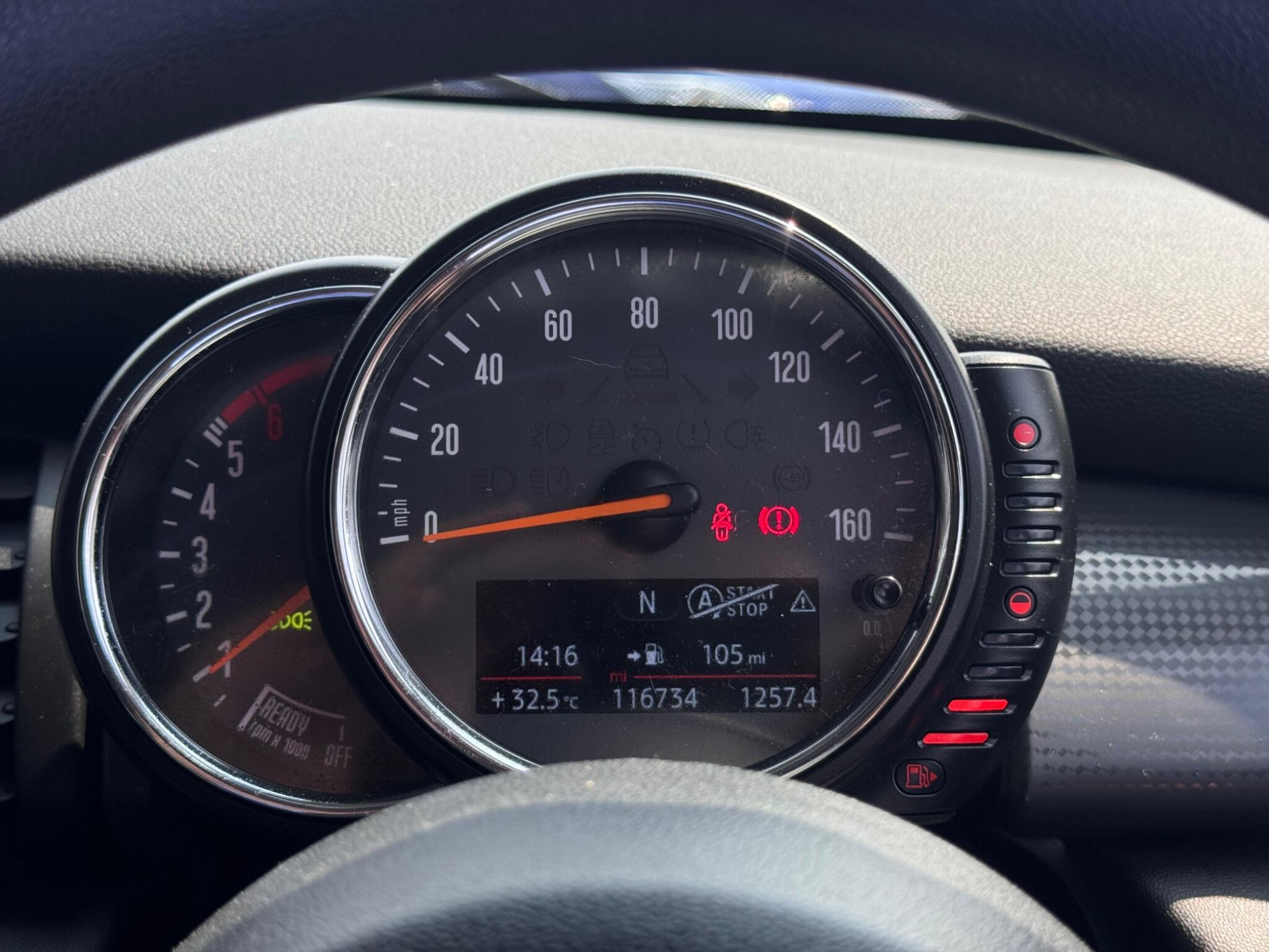2014 MINI Hatch image 20