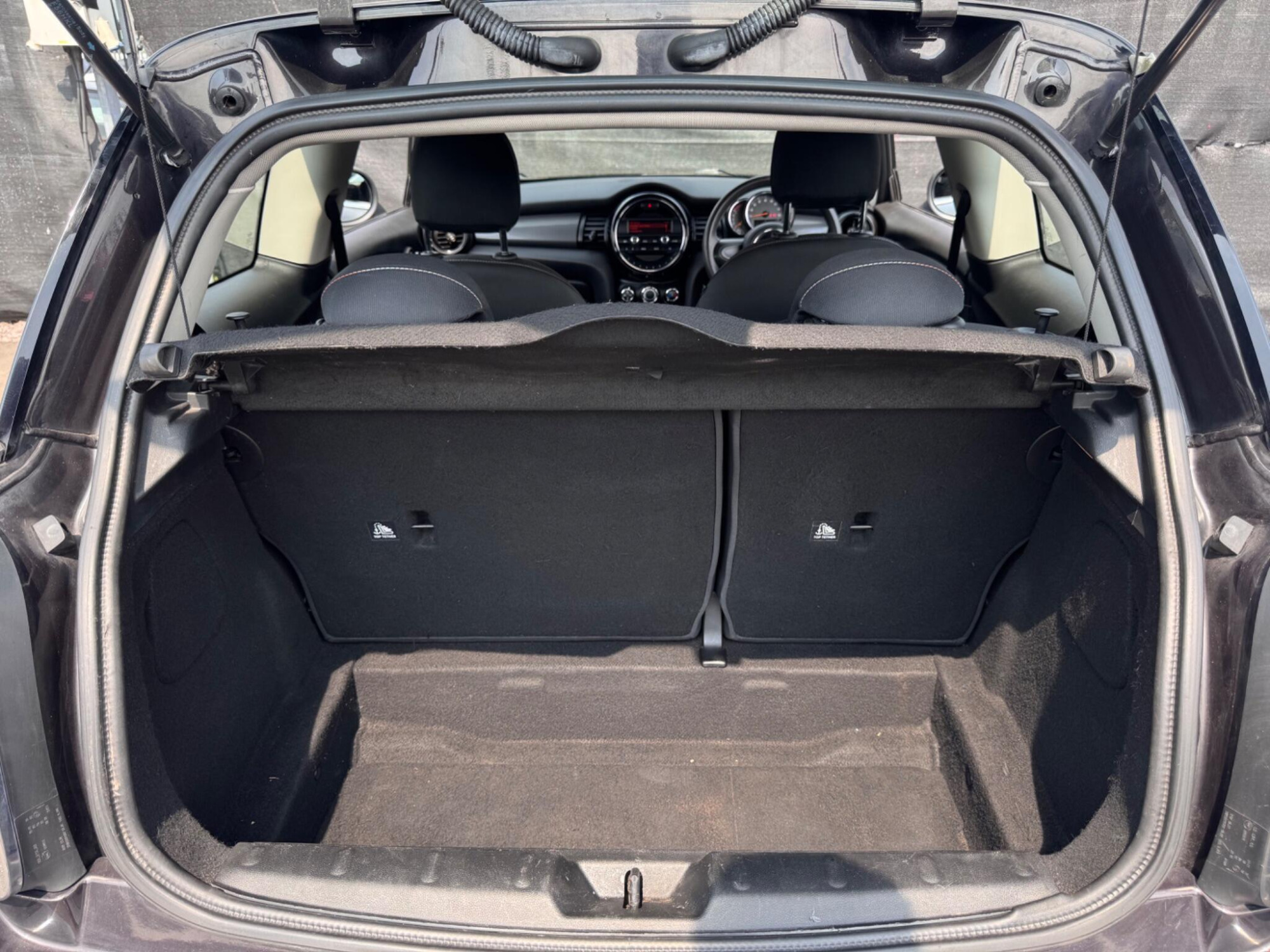 2014 MINI Hatch image 7