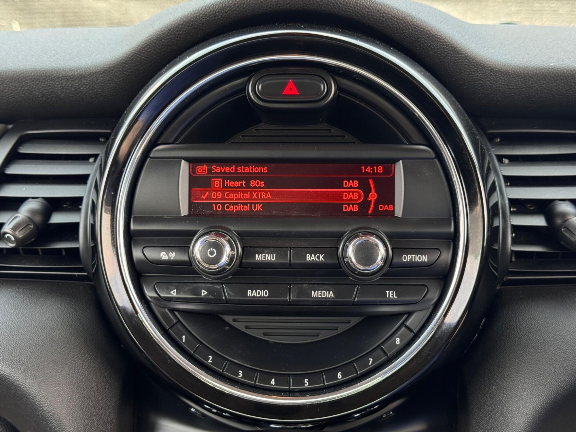 2014 MINI Hatch image 31