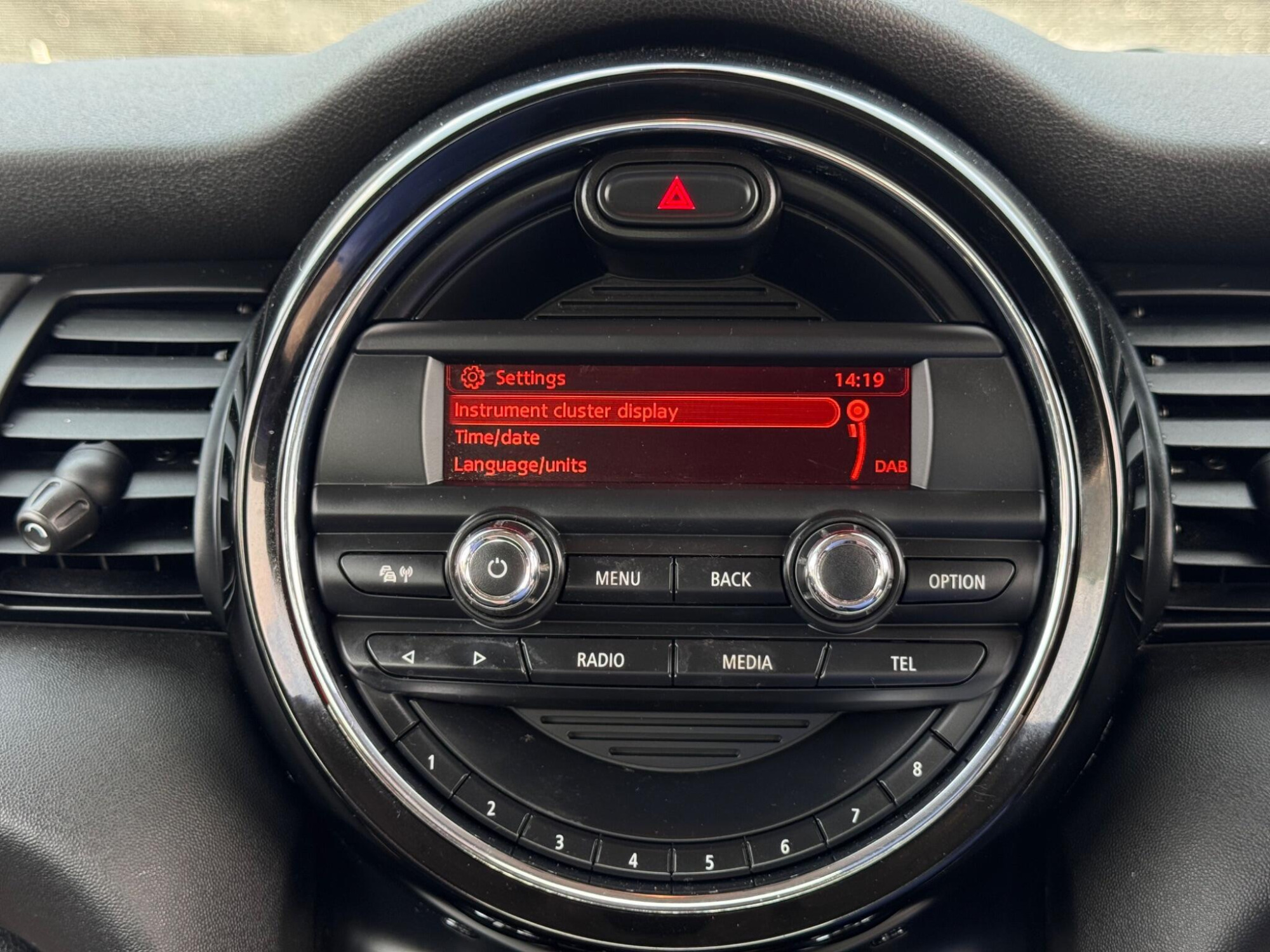2014 MINI Hatch image 33