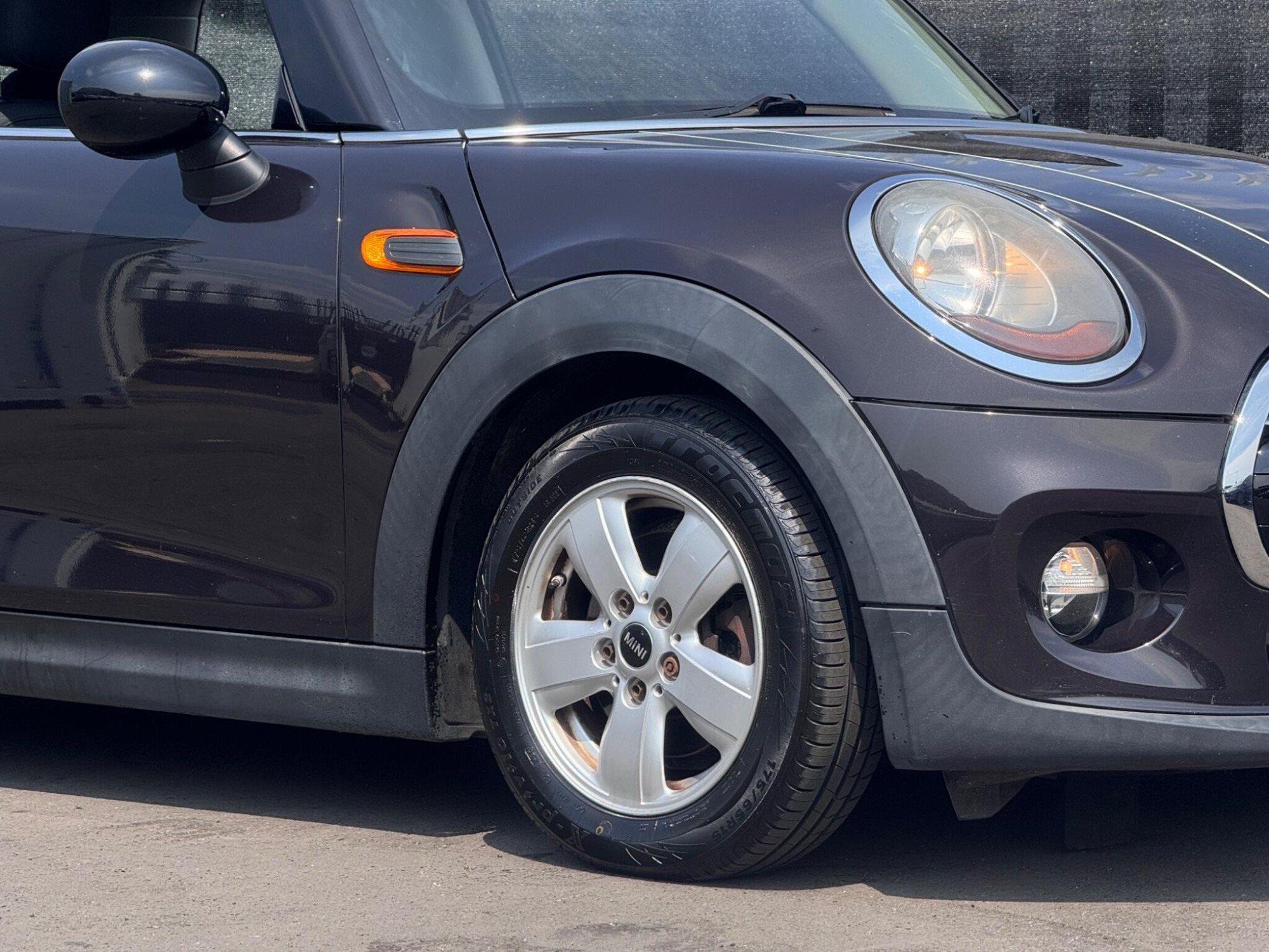 2014 MINI Hatch image 23