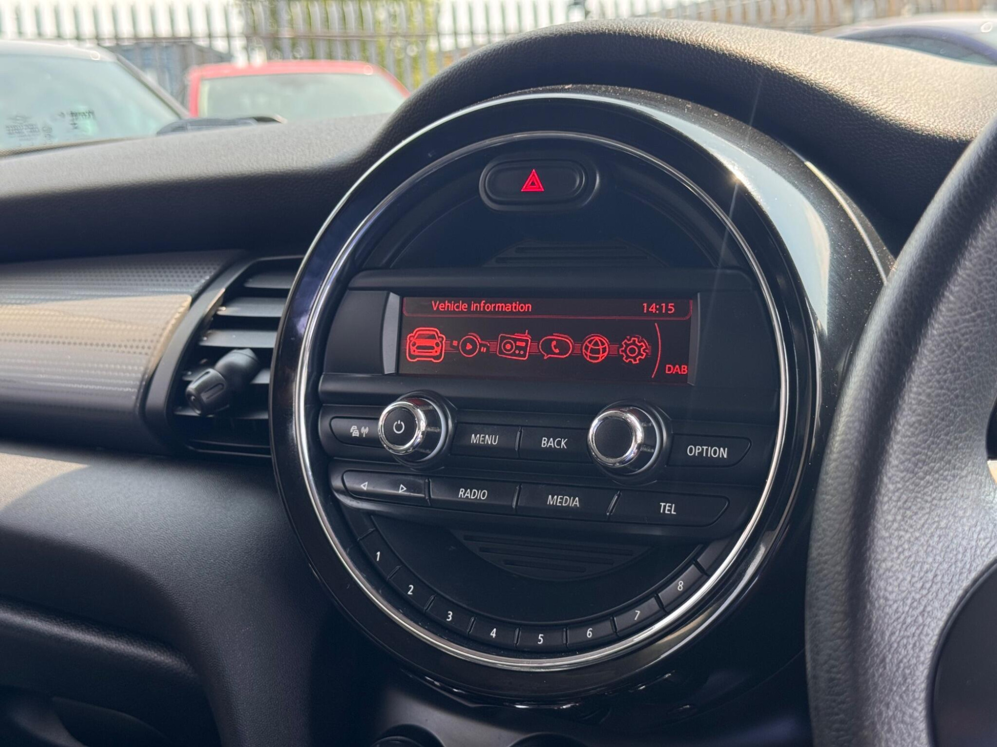 2014 MINI Hatch image 18