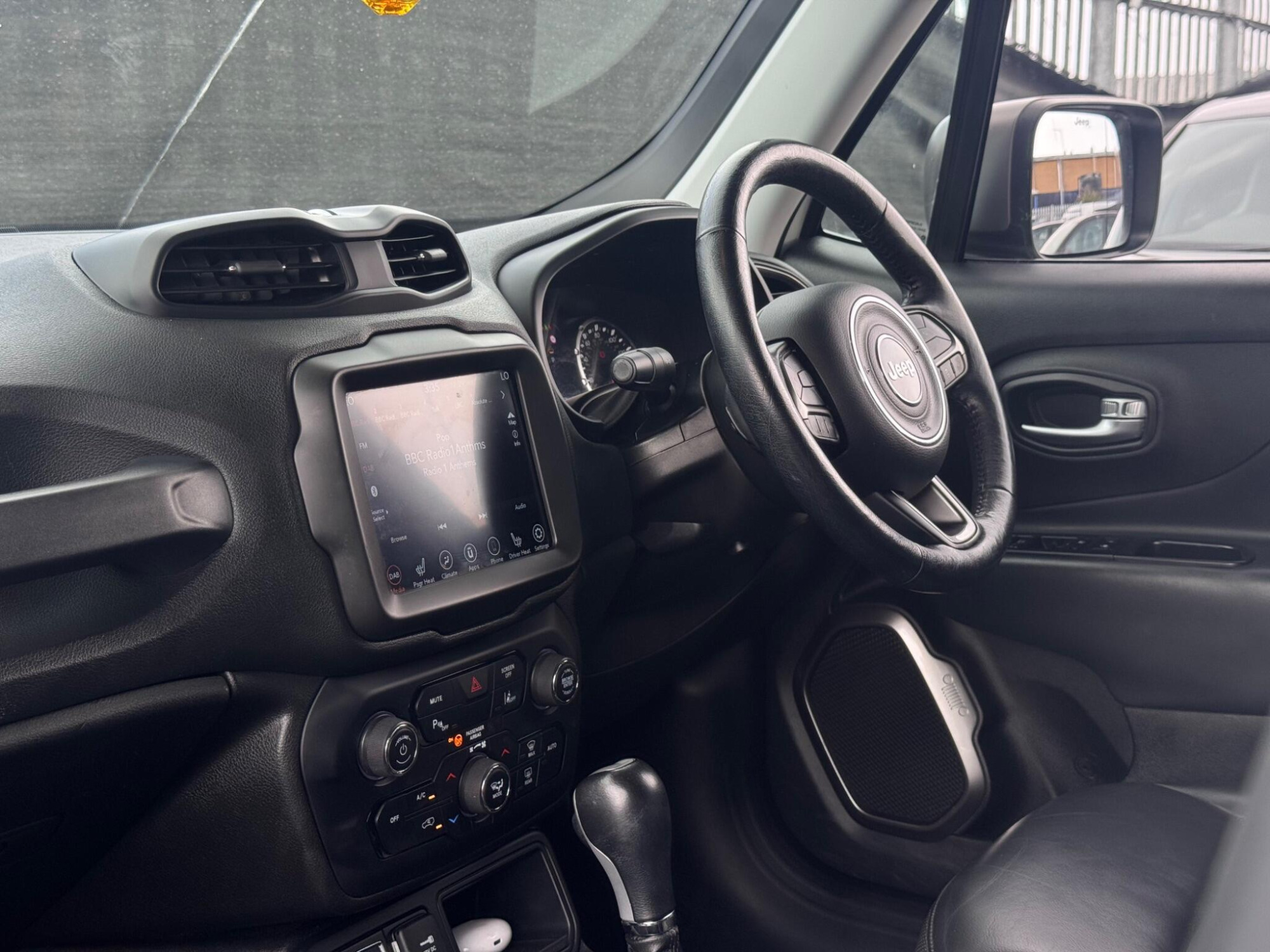 2019 Jeep Renegade image 17