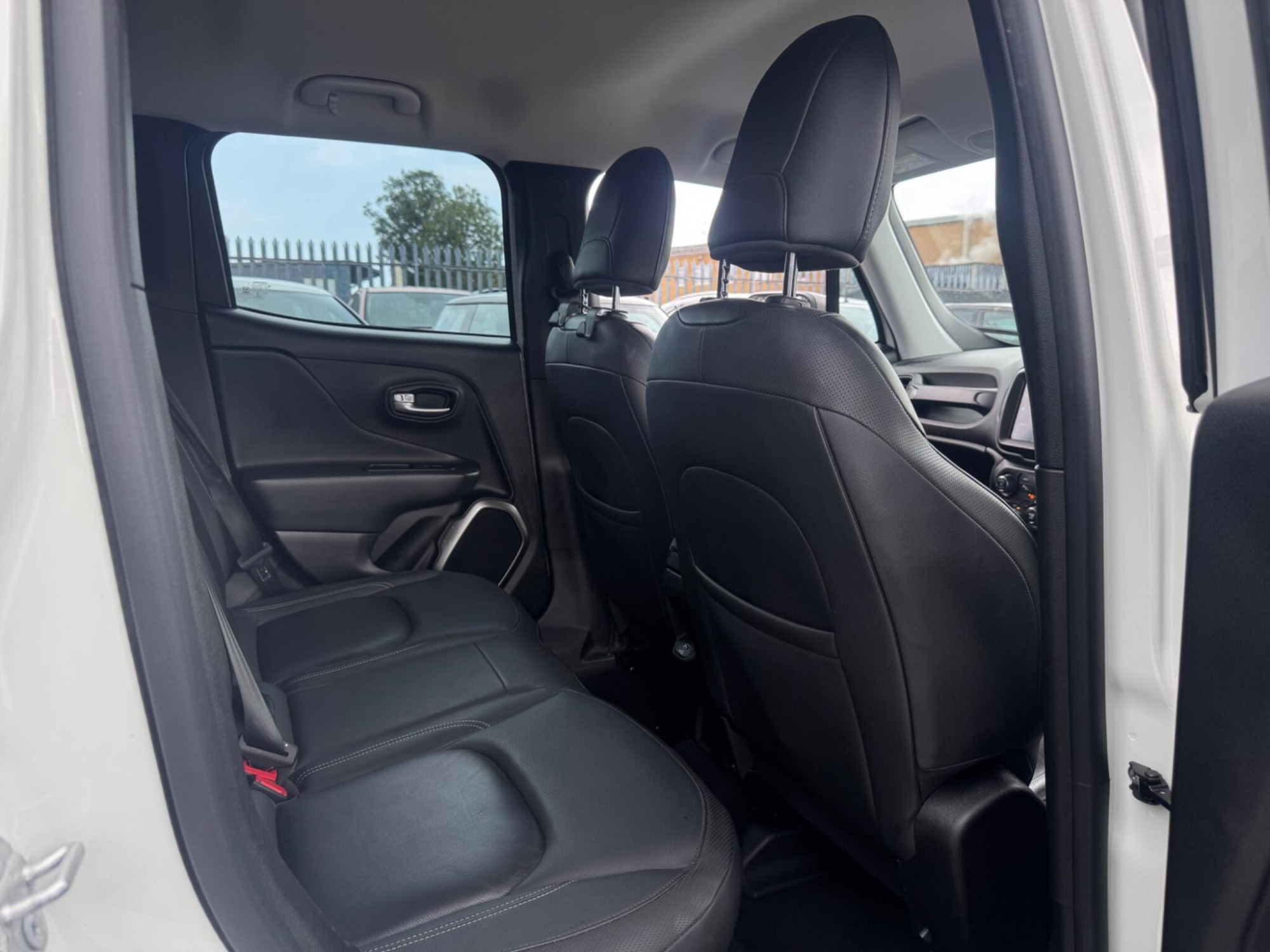 2019 Jeep Renegade image 23