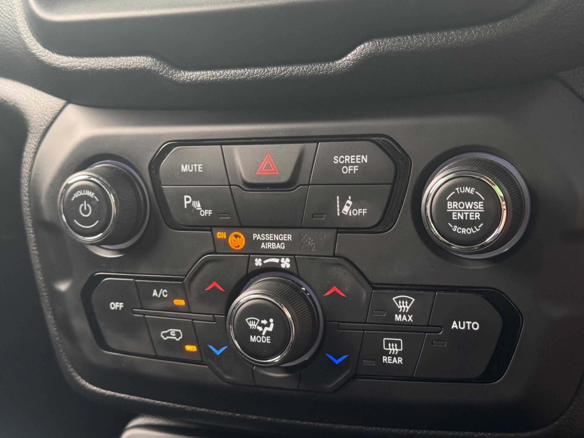 2019 Jeep Renegade image 28