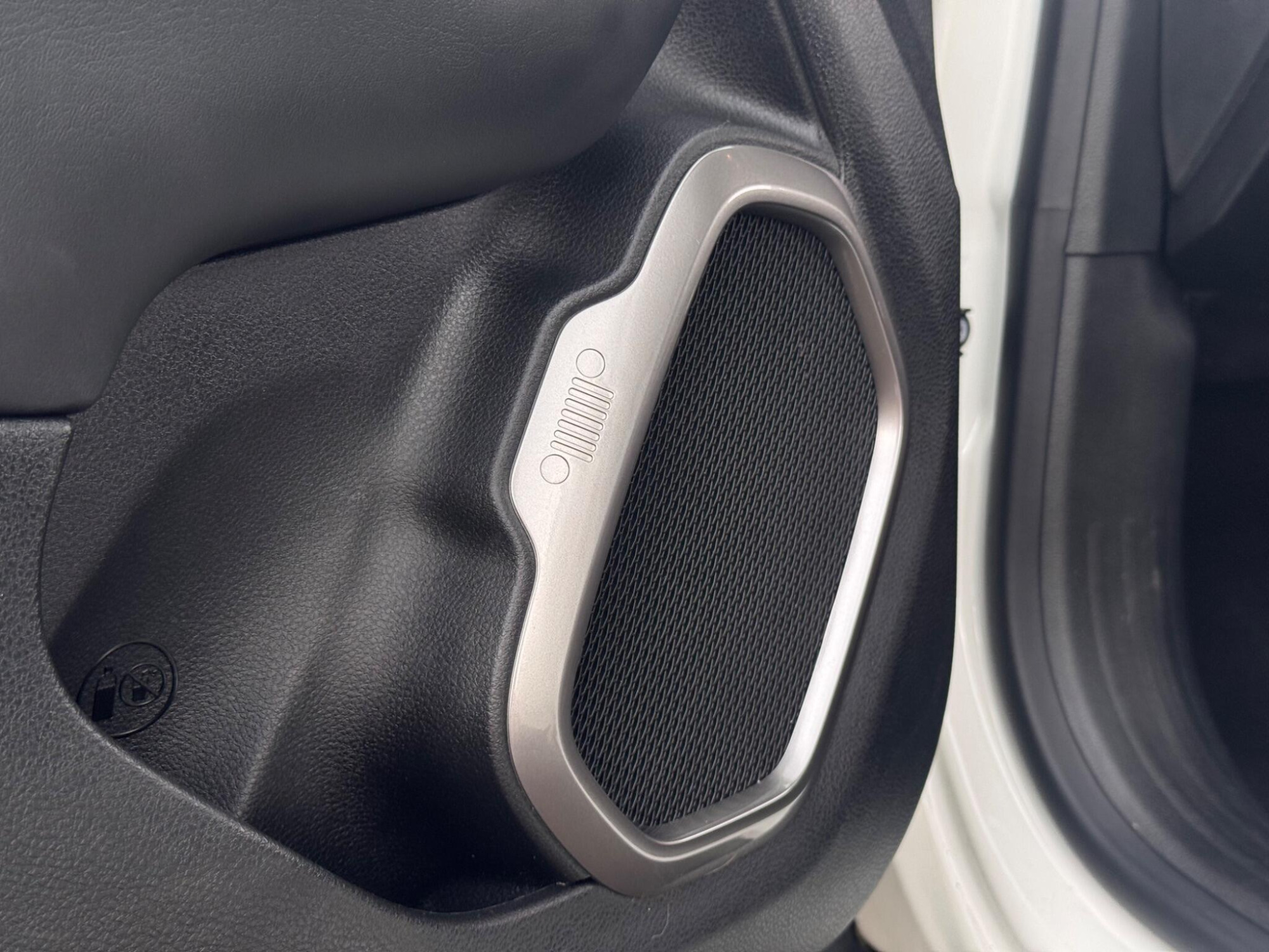 2019 Jeep Renegade image 19