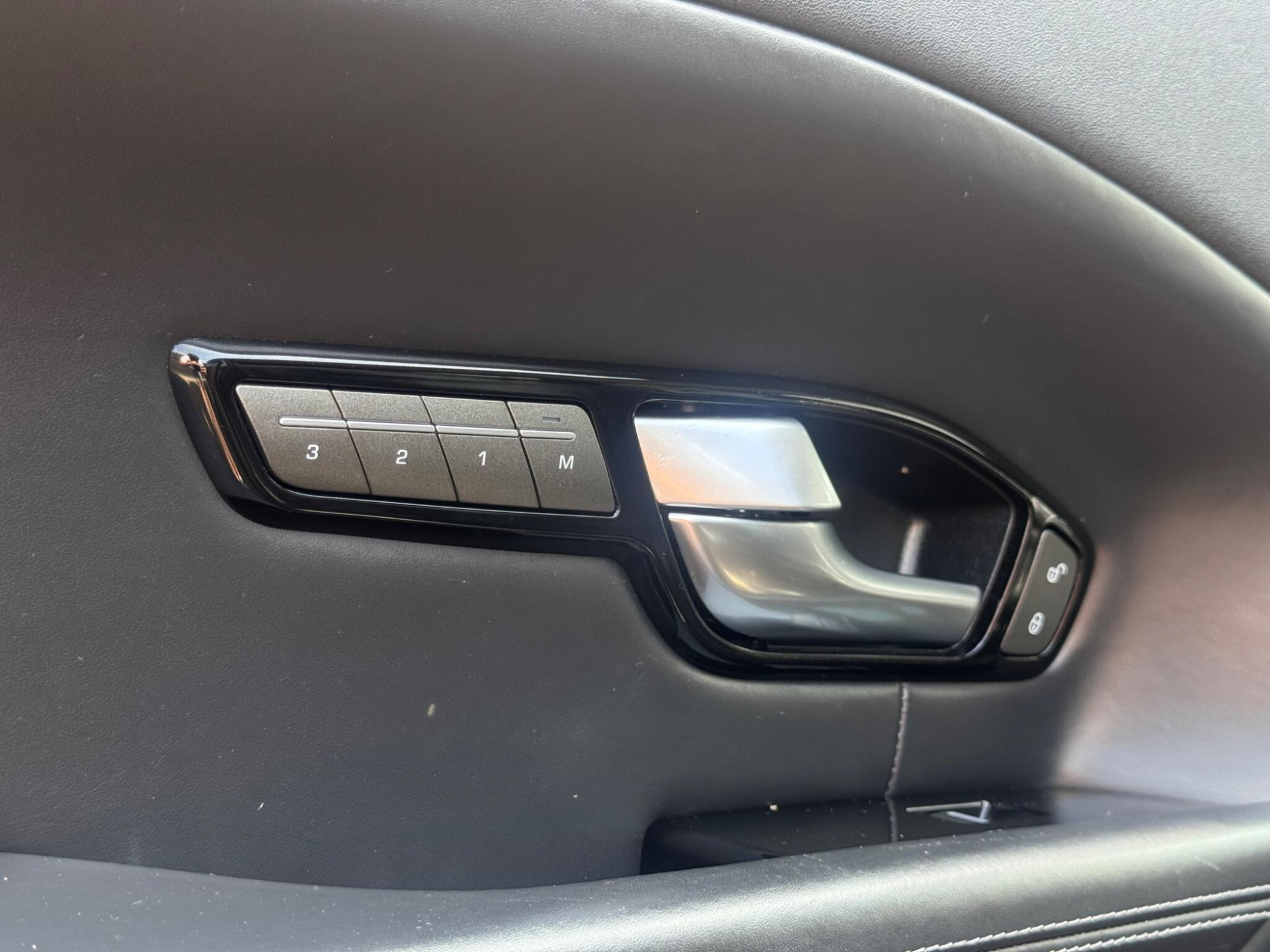 2016 Land Rover Range Rover Evoque image 18